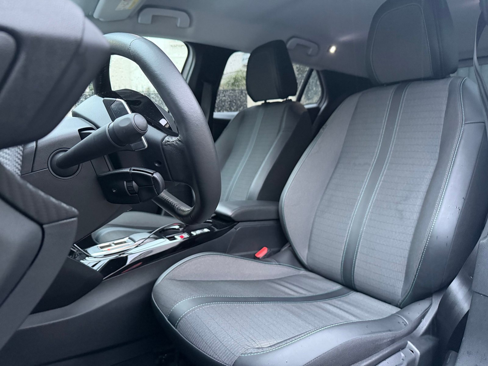 PEUGEOT 2008 EAT8 ALLURE