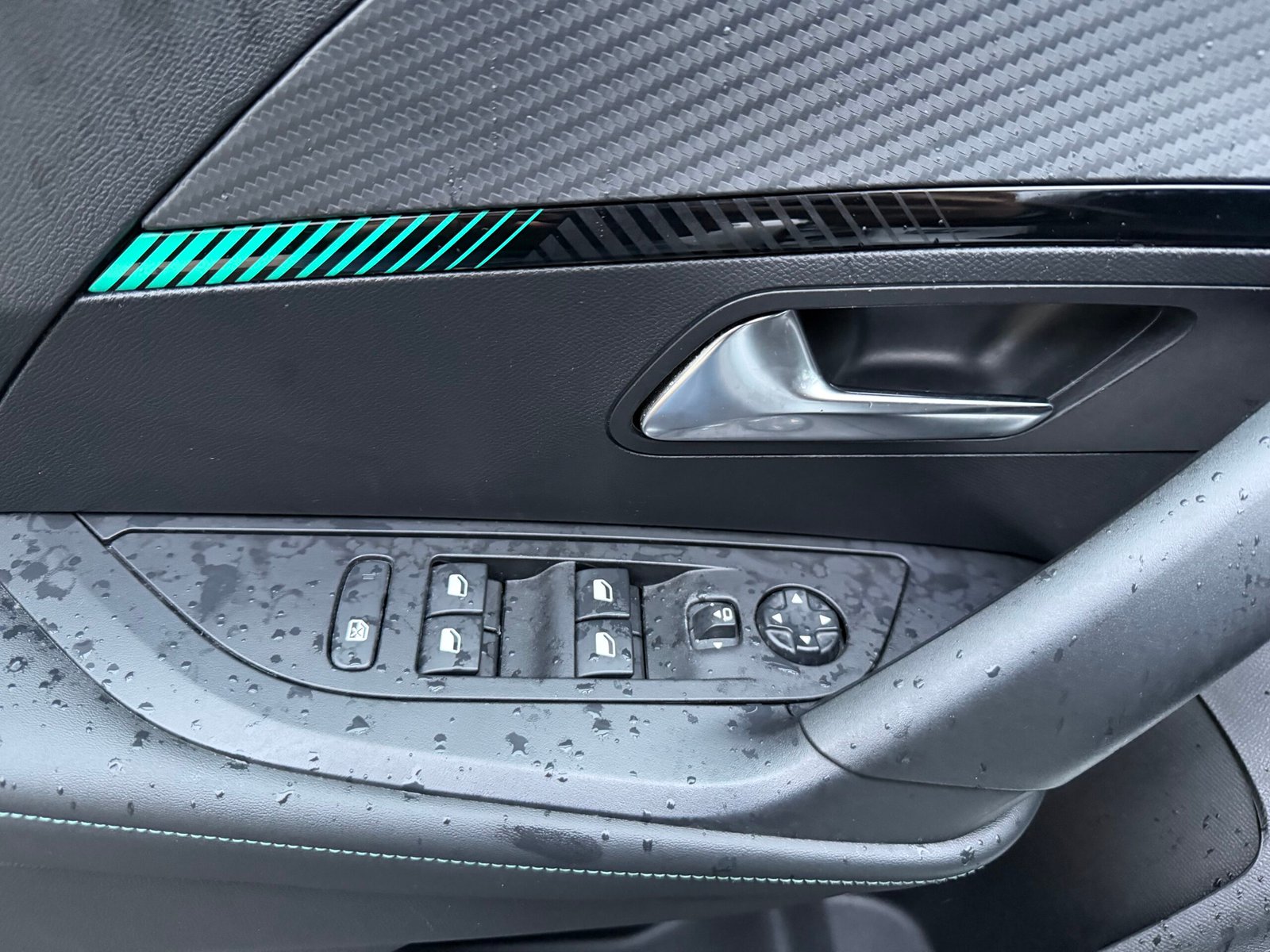 PEUGEOT 2008 EAT8 ALLURE