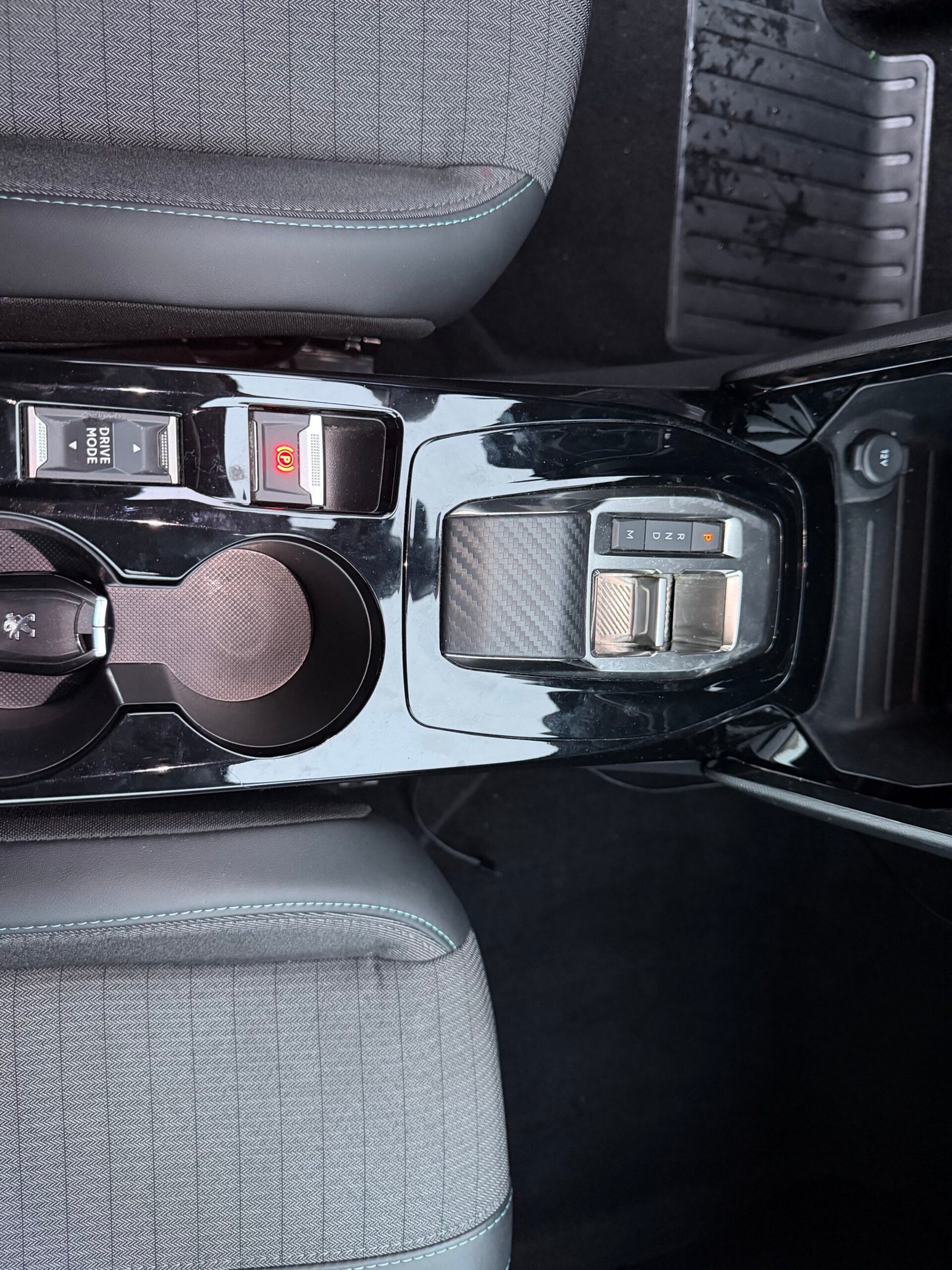 PEUGEOT 2008 EAT8 ALLURE