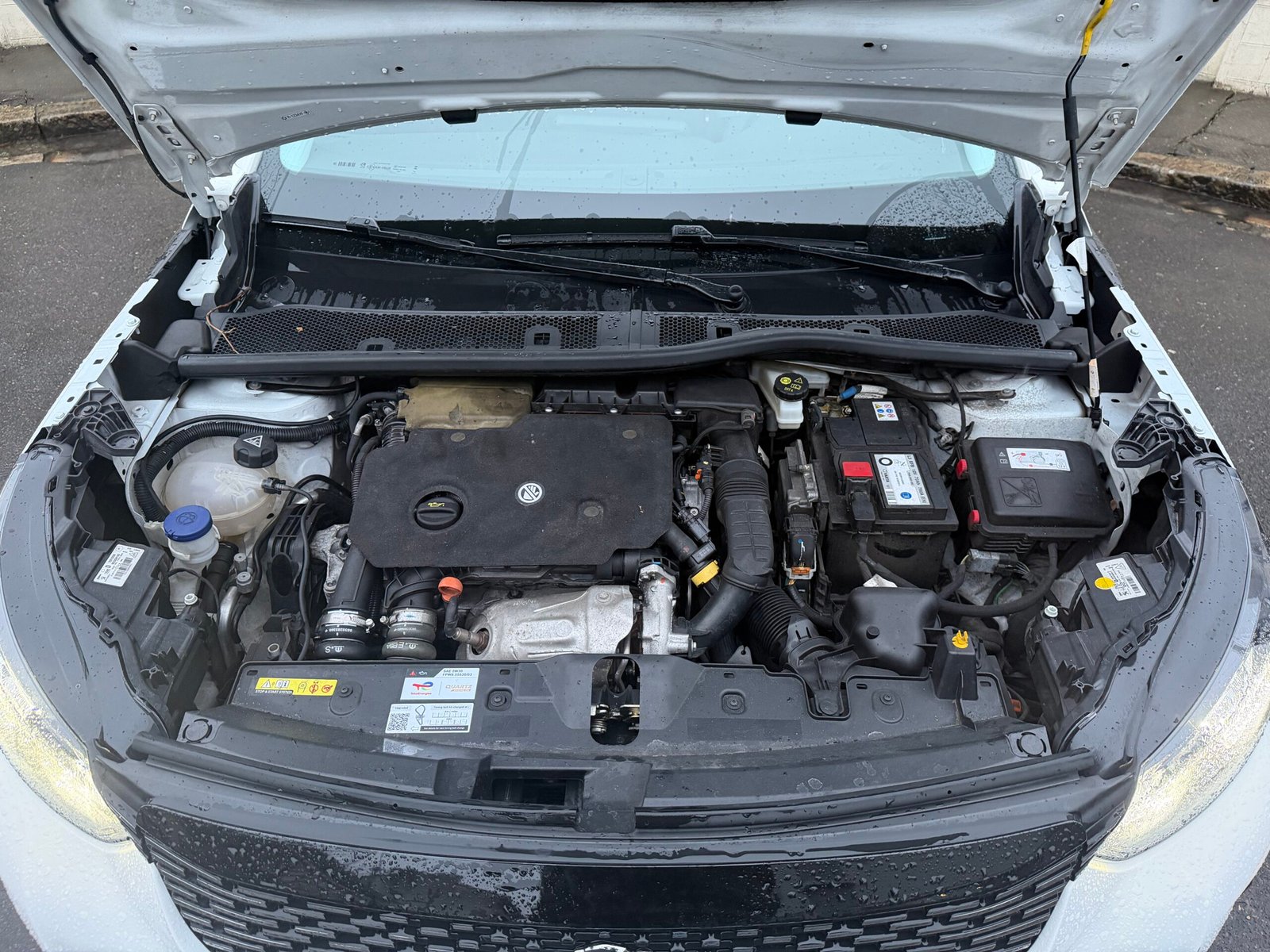 PEUGEOT 2008 EAT8 ALLURE