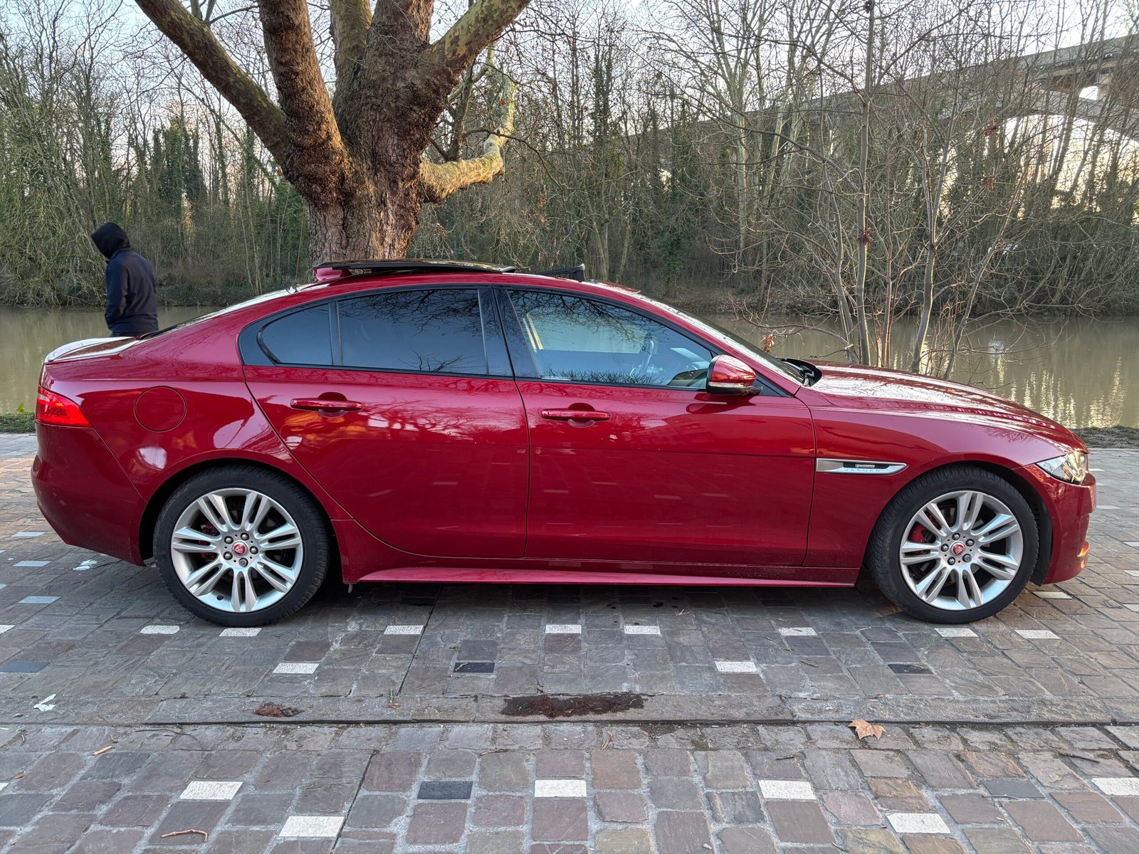 JAGUAR XE Berline 2.0 180ch “R sport”