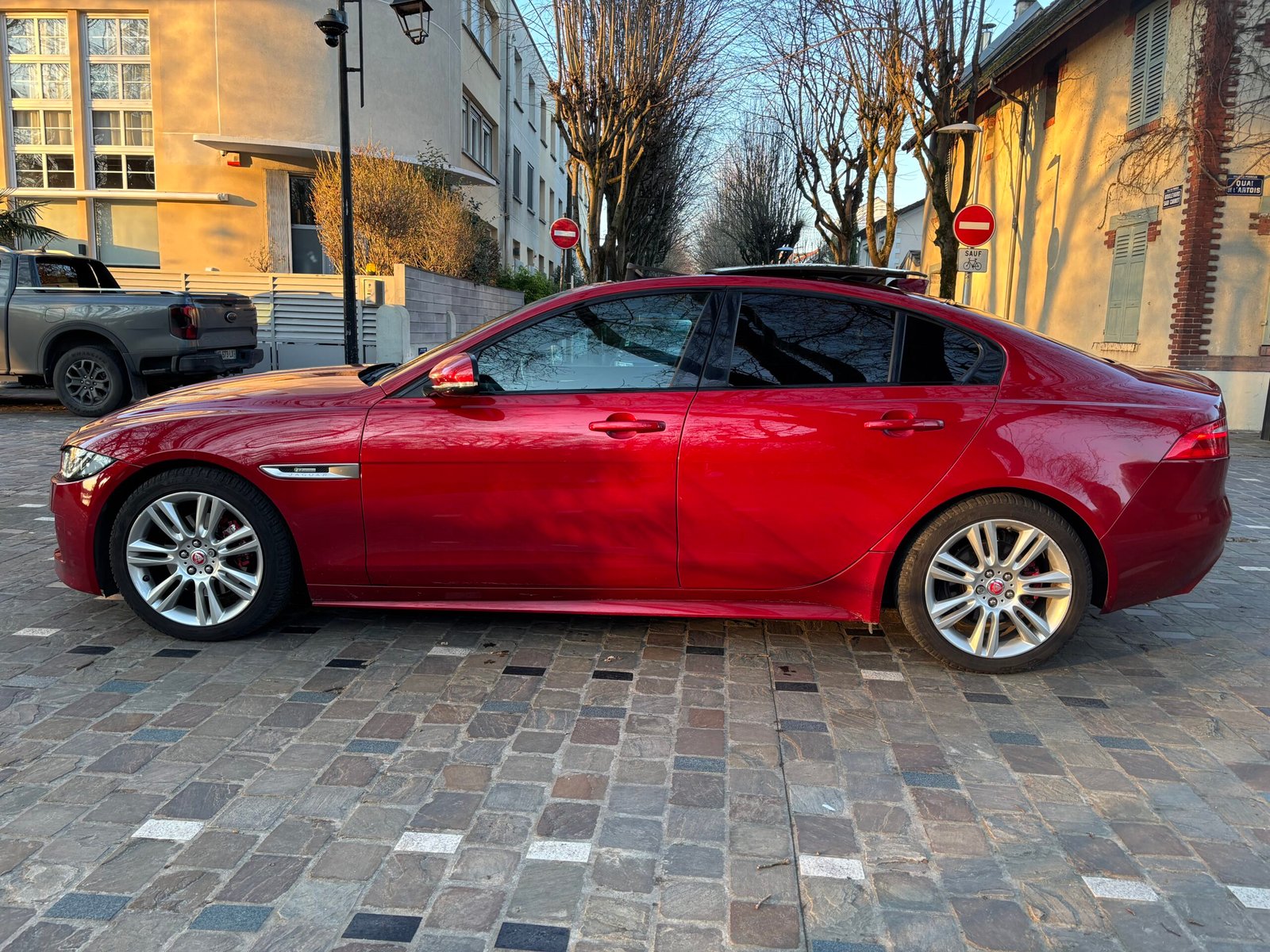 JAGUAR XE Berline 2.0 180ch “R sport”