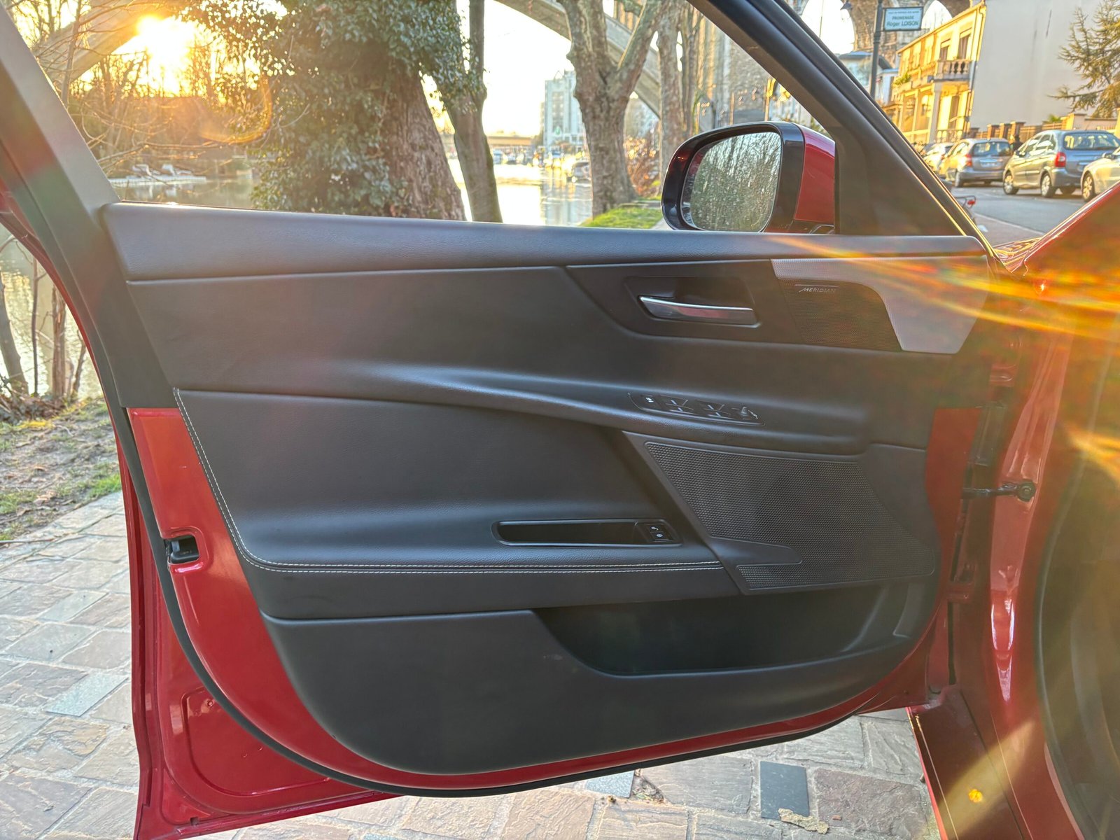 JAGUAR XE Berline 2.0 180ch “R sport”