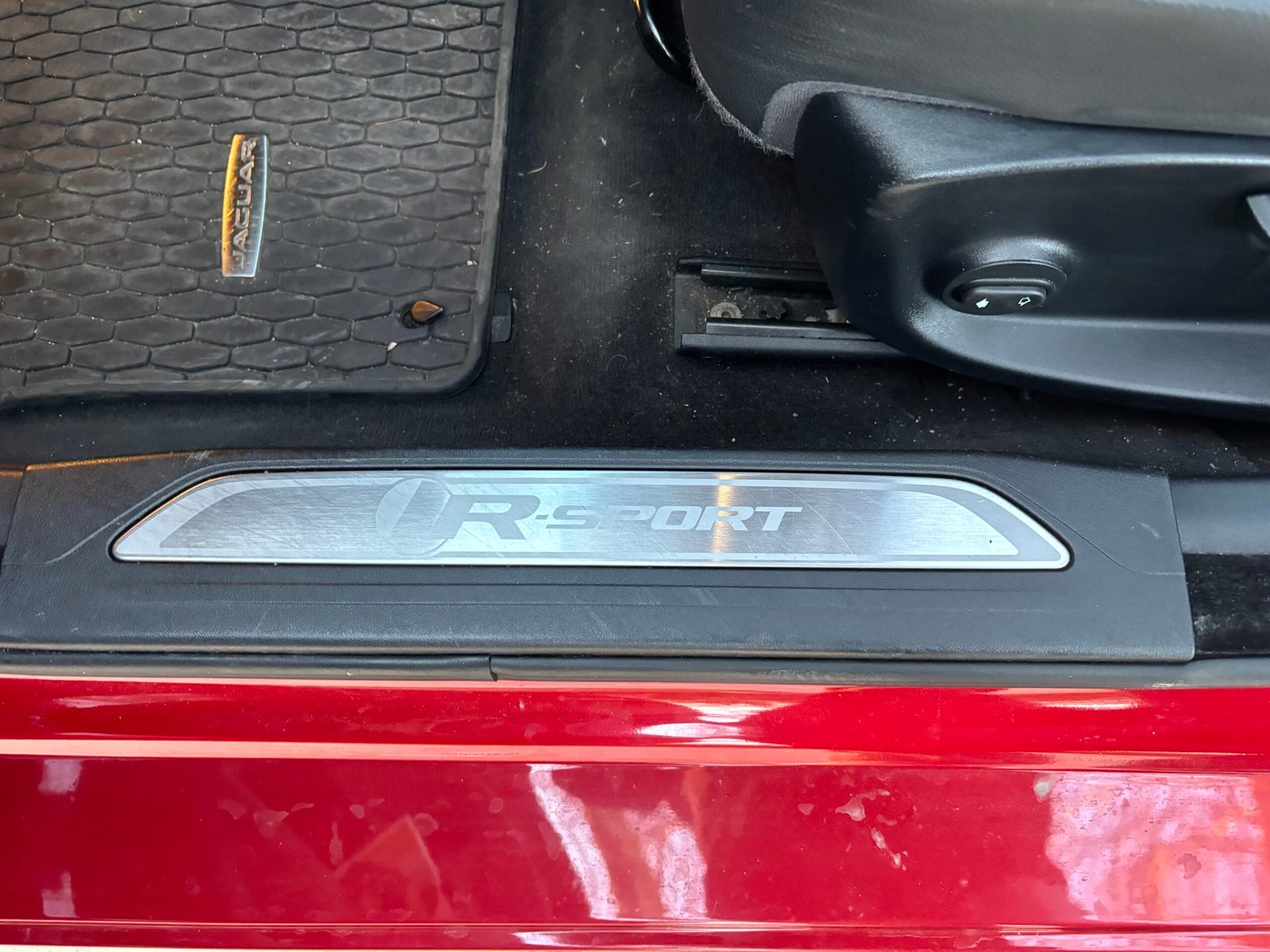 JAGUAR XE Berline 2.0 180ch “R sport”