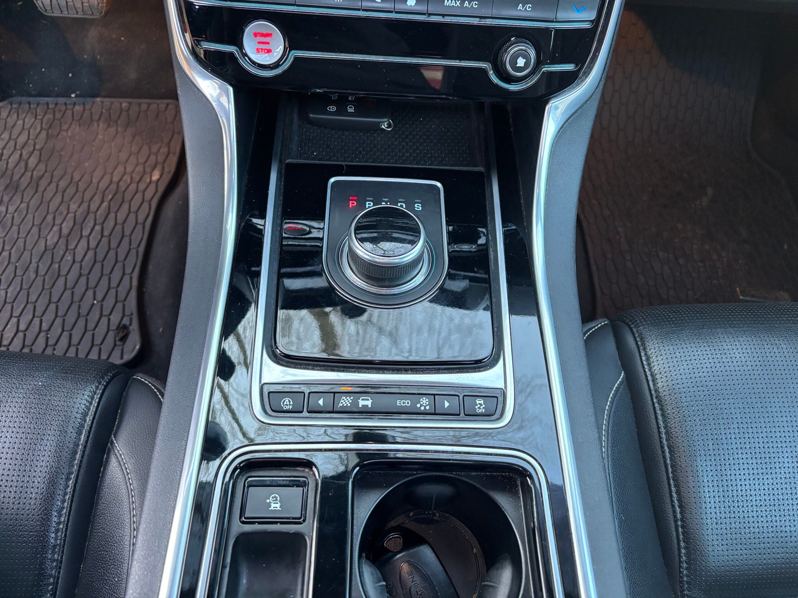 JAGUAR XE Berline 2.0 180ch “R sport”