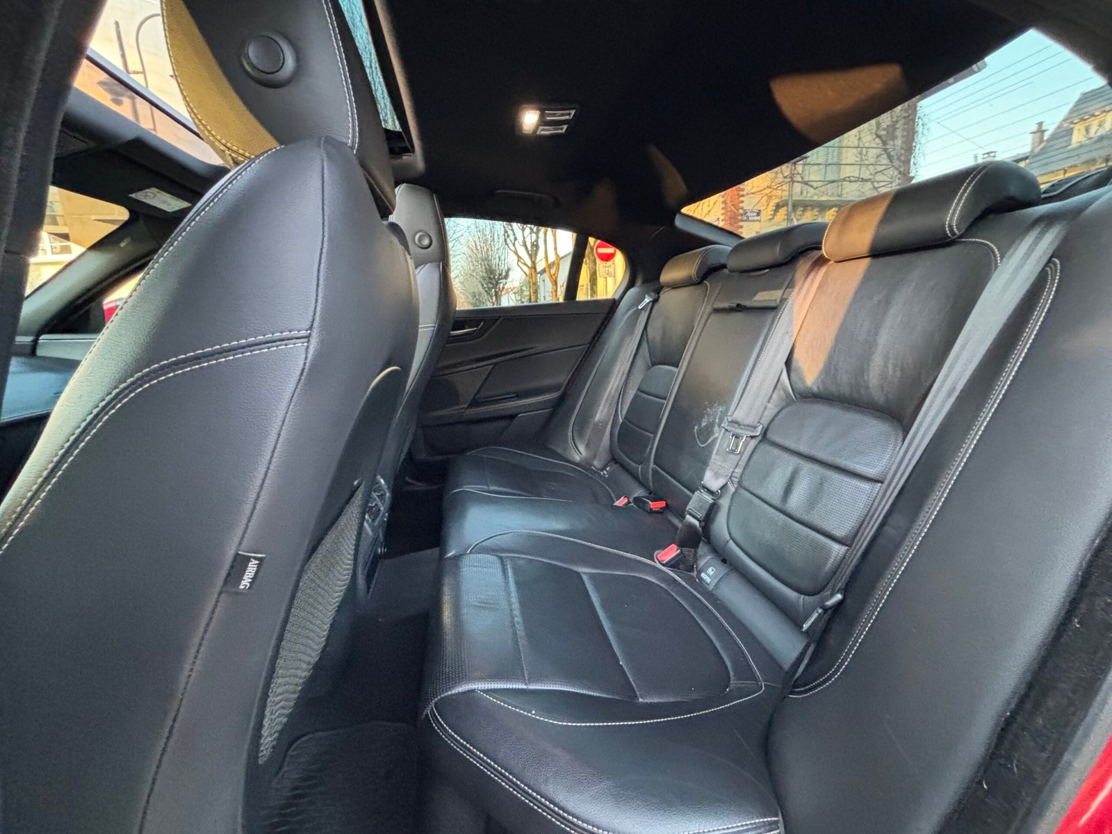 JAGUAR XE Berline 2.0 180ch “R sport”