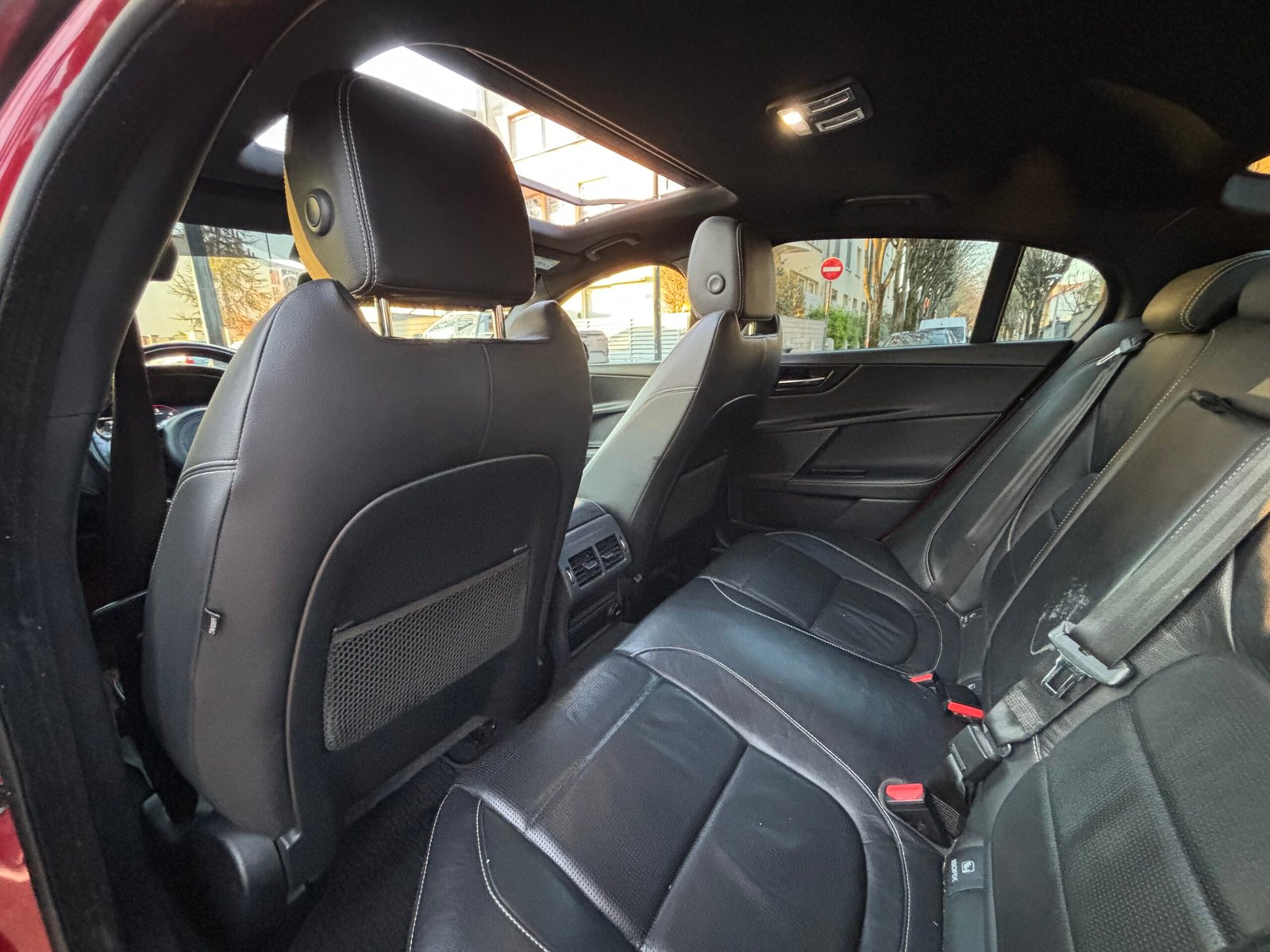 JAGUAR XE Berline 2.0 180ch “R sport”