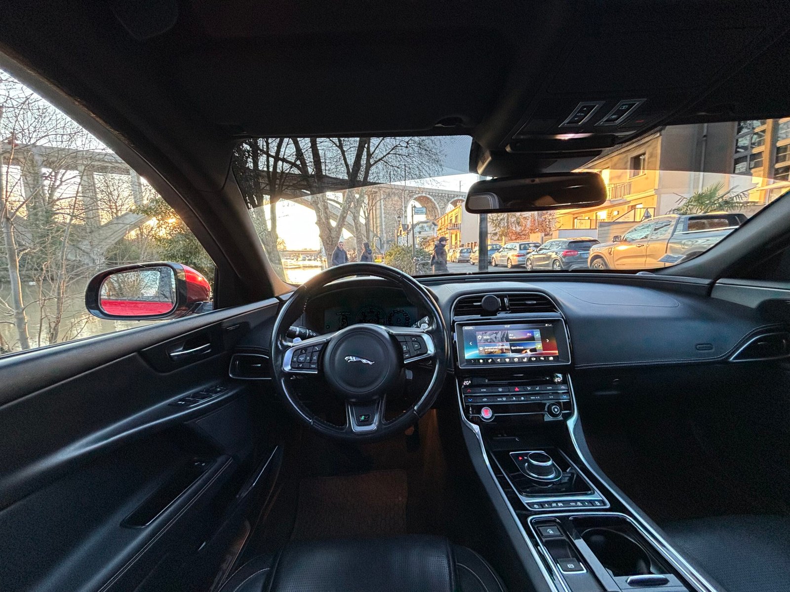 JAGUAR XE Berline 2.0 180ch “R sport”
