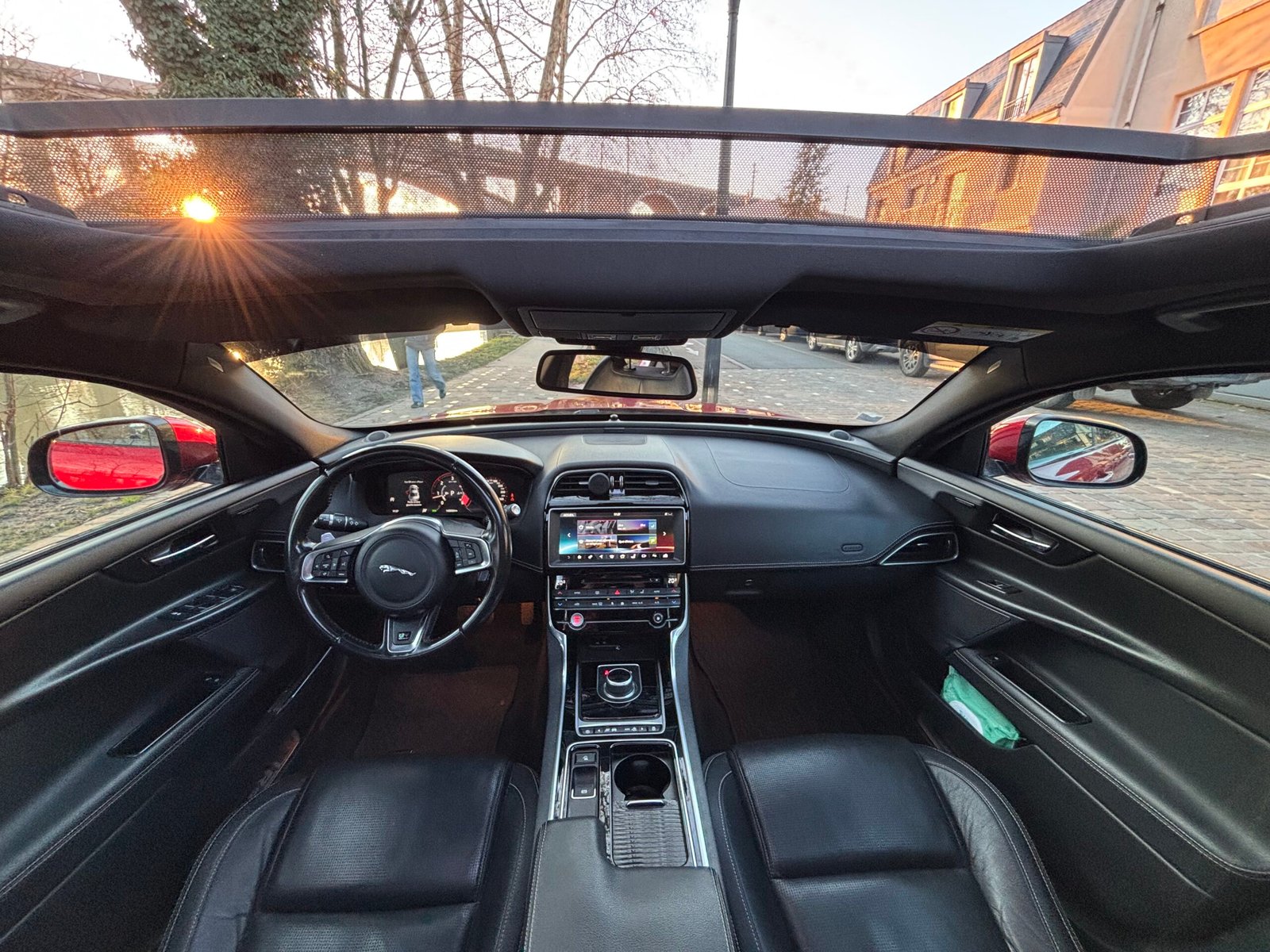 JAGUAR XE Berline 2.0 180ch “R sport”