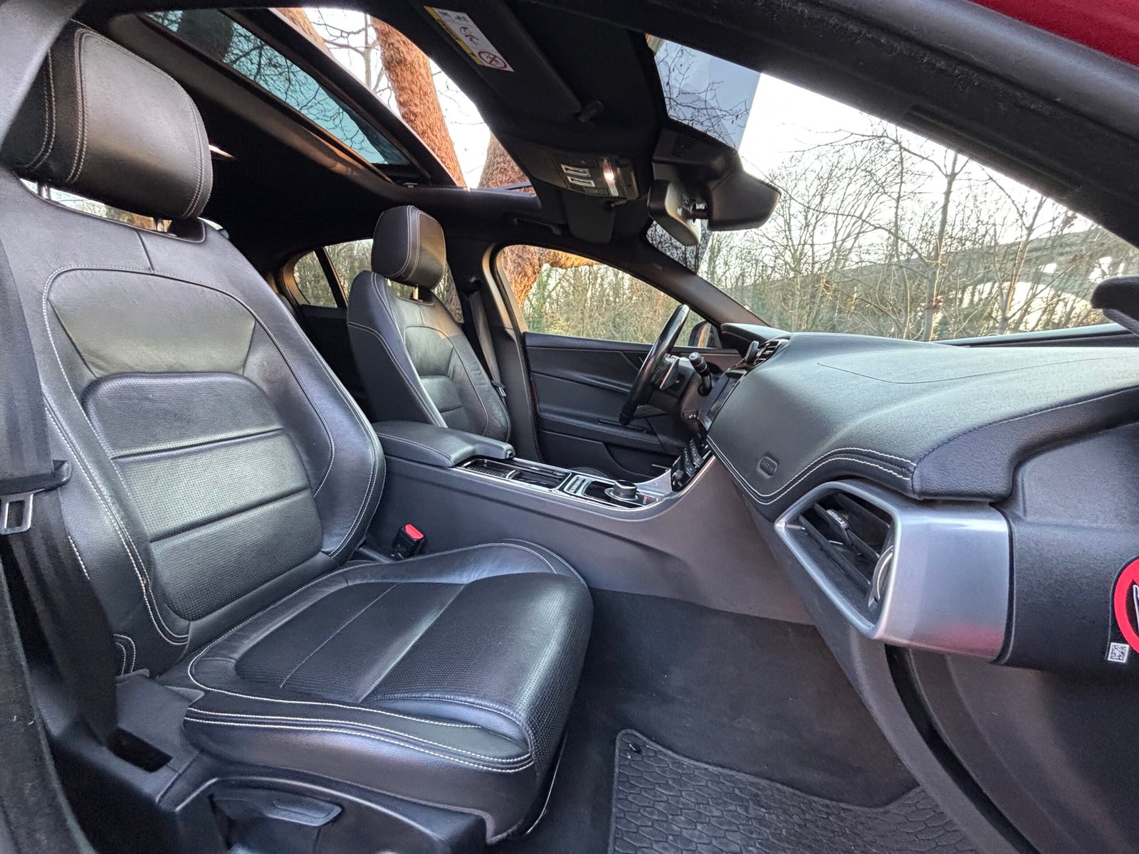 JAGUAR XE Berline 2.0 180ch “R sport”