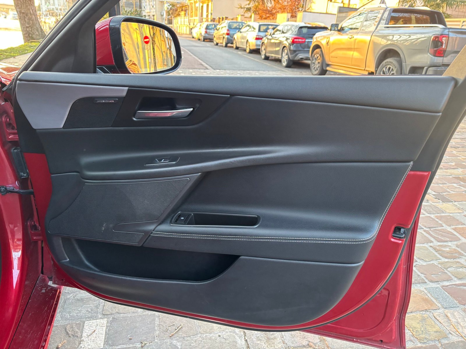 JAGUAR XE Berline 2.0 180ch “R sport”