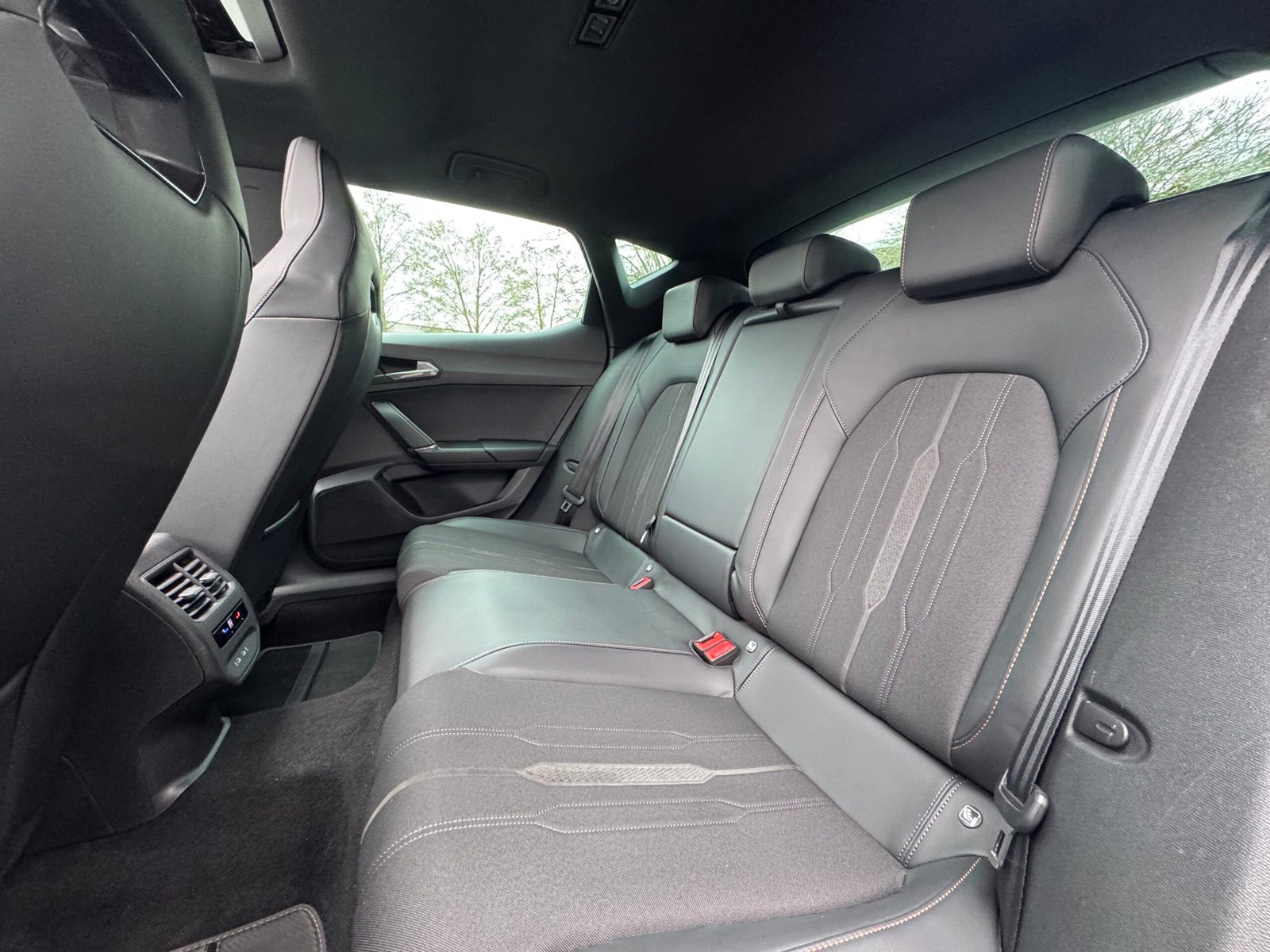 Cupra Leon 2.0 TSI 300ch VZ Cup DSG7 / Toit ouvrant panoramique / Sièges chauffants / Matrix led