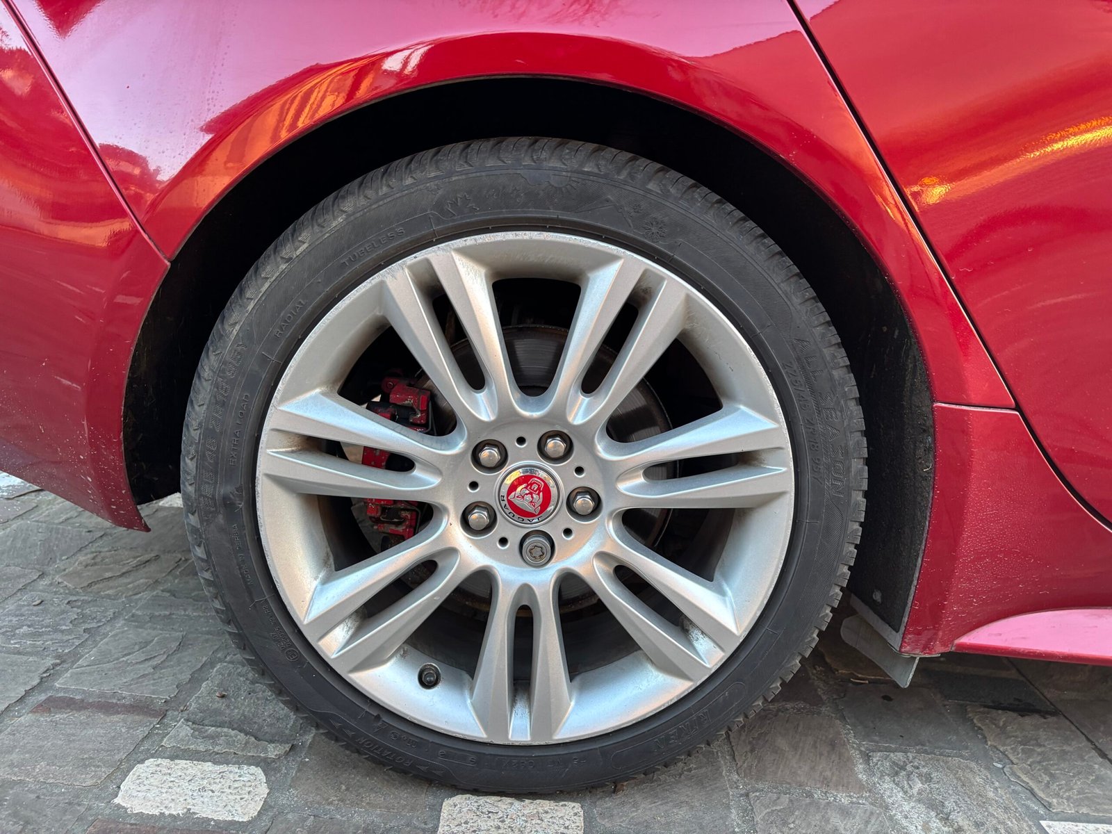 JAGUAR XE Berline 2.0 180ch “R sport”