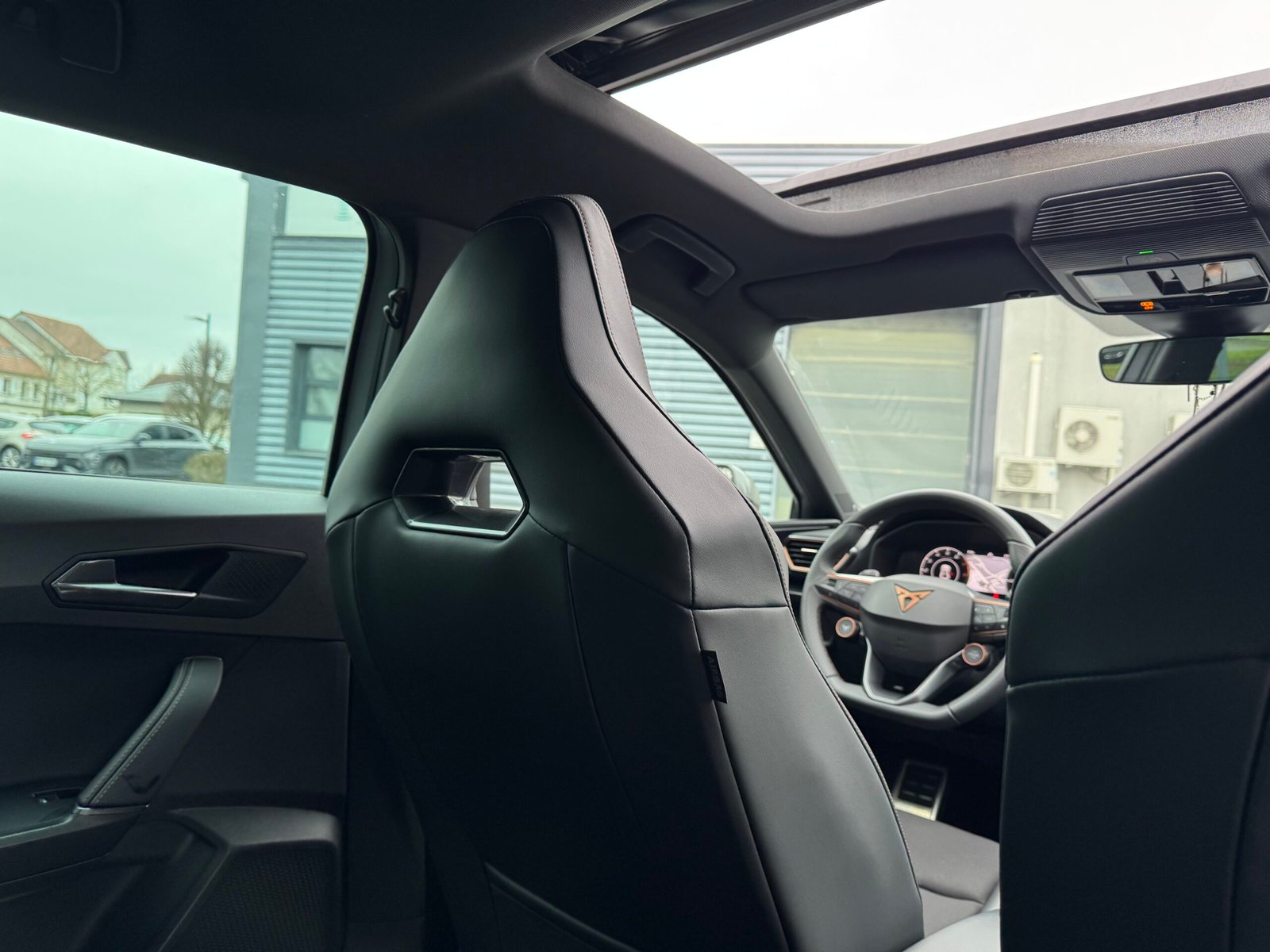 Cupra Leon 2.0 TSI 300ch VZ Cup DSG7 / Toit ouvrant panoramique / Sièges chauffants / Matrix led