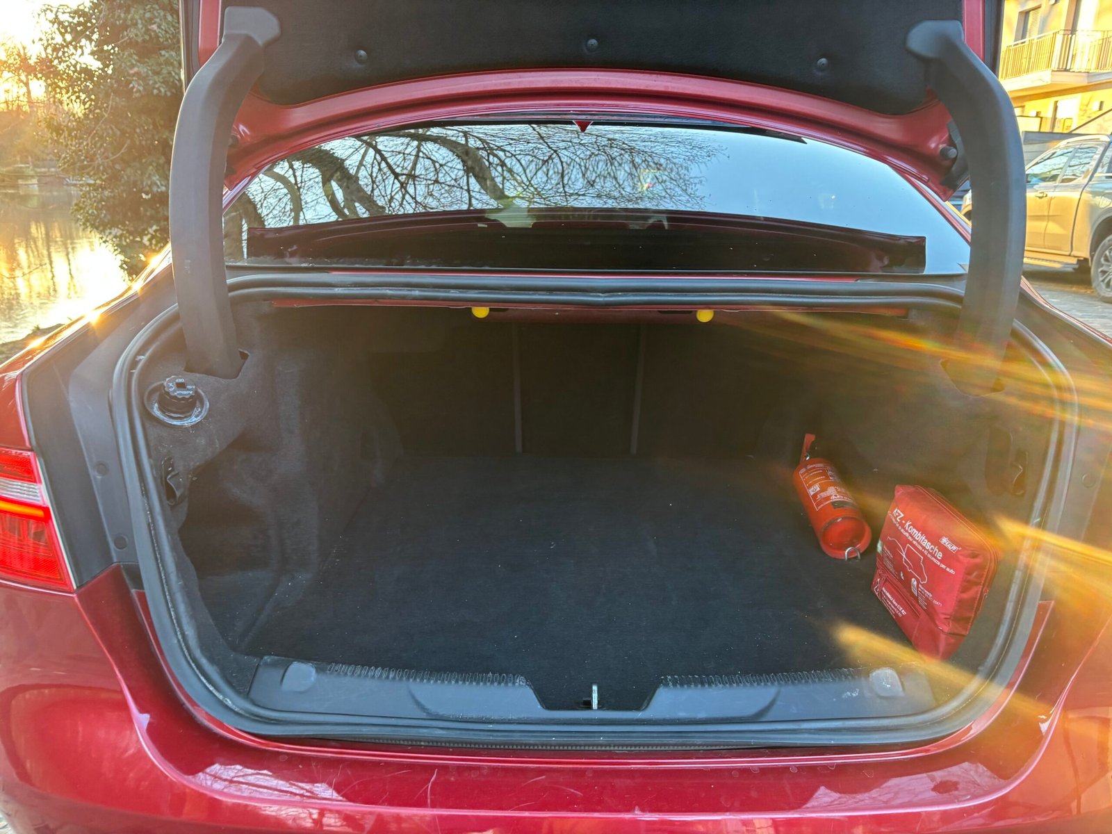 JAGUAR XE Berline 2.0 180ch “R sport”