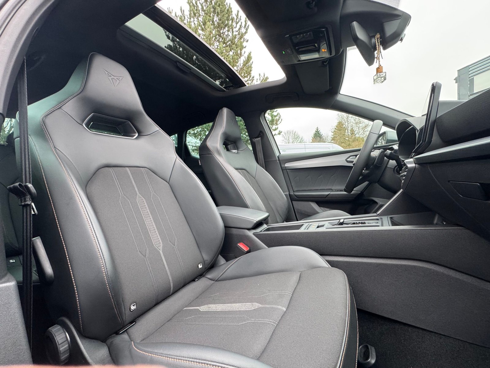 Cupra Leon 2.0 TSI 300ch VZ Cup DSG7 / Toit ouvrant panoramique / Sièges chauffants / Matrix led