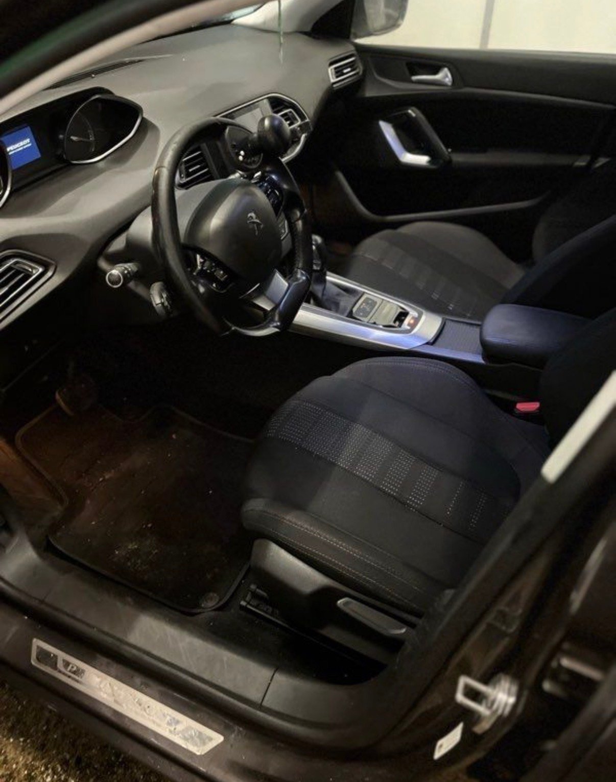 PEUGEOT 308 SW 1.2 130 cv Boîte auto