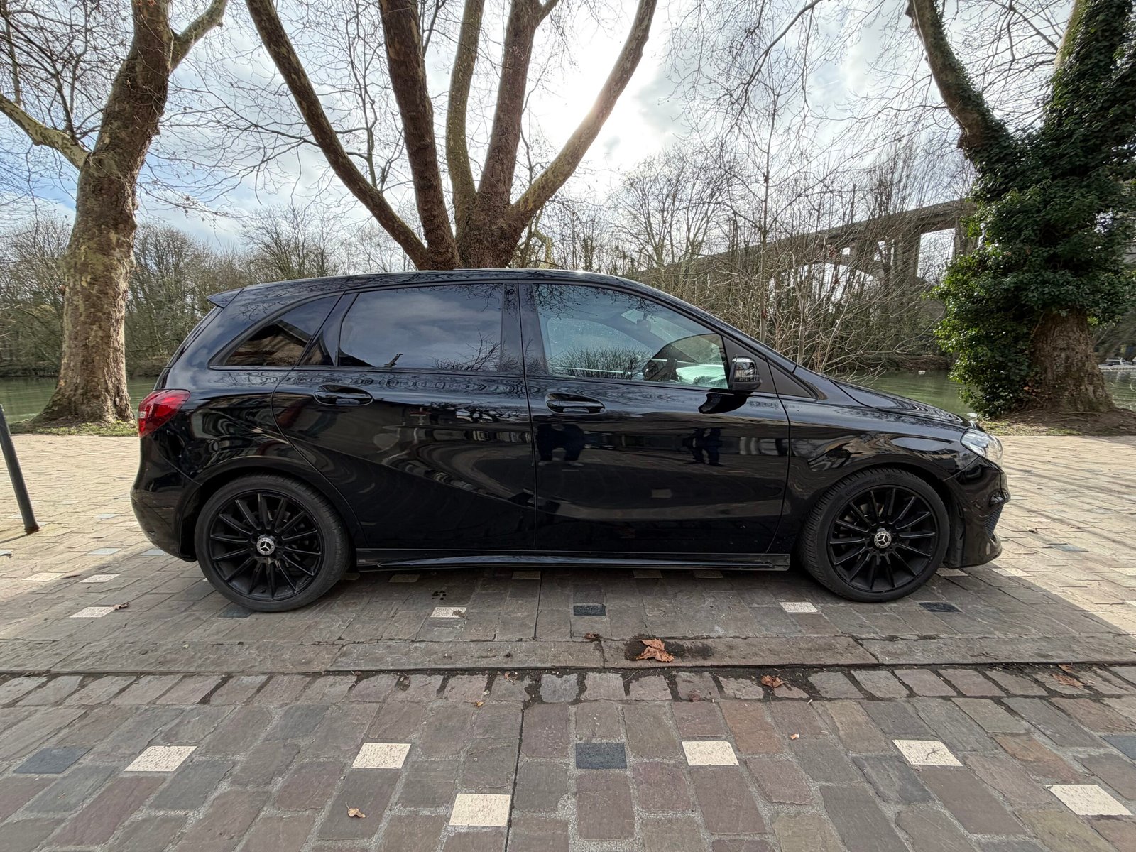 MERCEDES-BENZ Classe B 180 1.6 7G-DCT 122Ch “Starlight Edition”