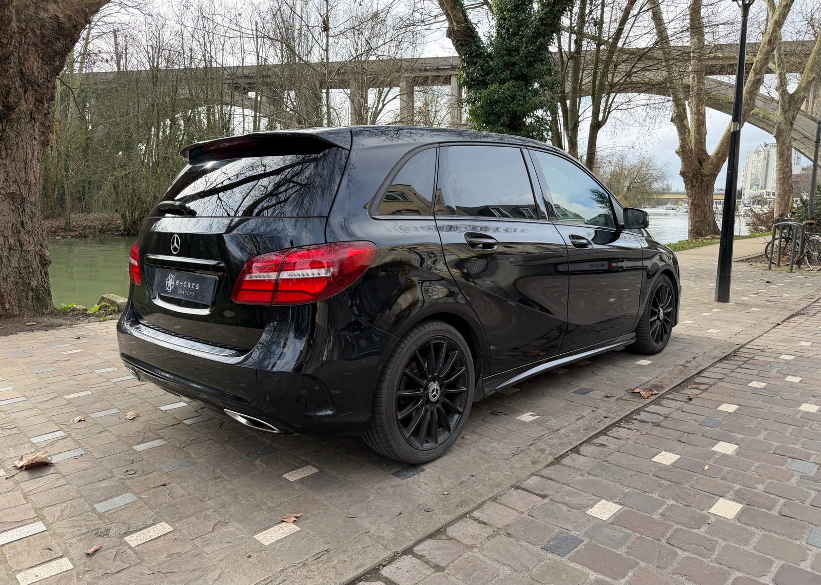 MERCEDES-BENZ Classe B 180 1.6 7G-DCT 122Ch “Starlight Edition”