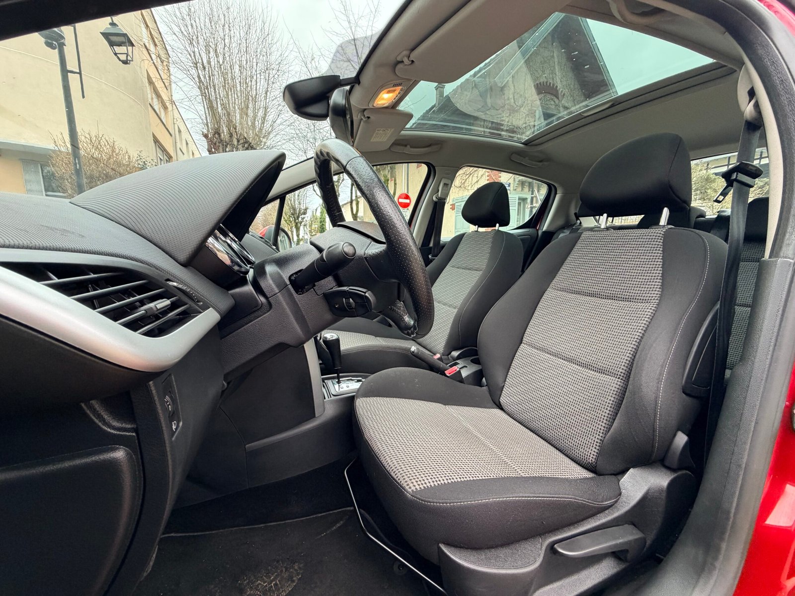 PEUGEOT 207 1.6 VTi 16V 120Ch “Premium”