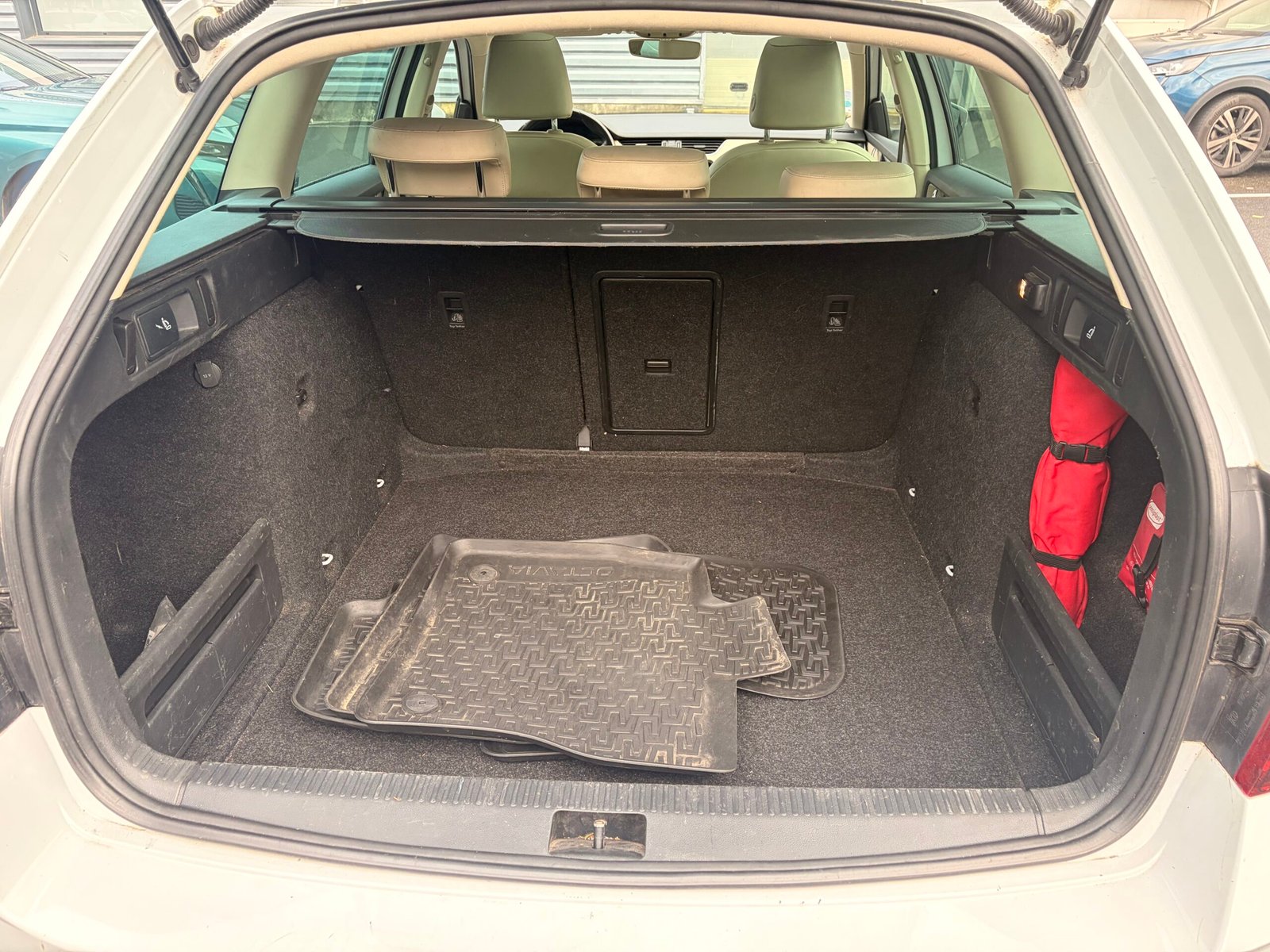 SKODA Octavia (5E5) Combi Phase 2 1.8 TFSi 16V DSG7 180 cv Boîte auto