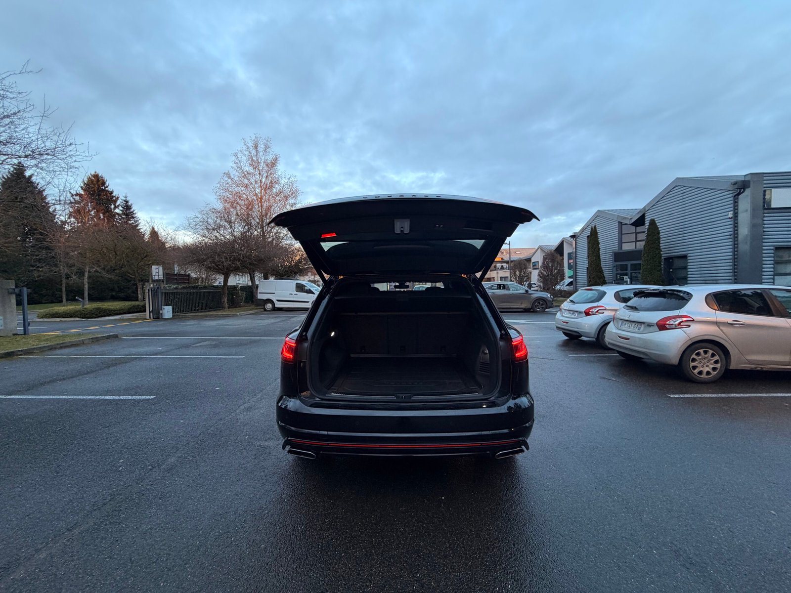 VOLKSWAGEN Touareg III 3.0 TDi V6 24V DPF Blue motion Tiptronic 286 cv Boîte auto R-line