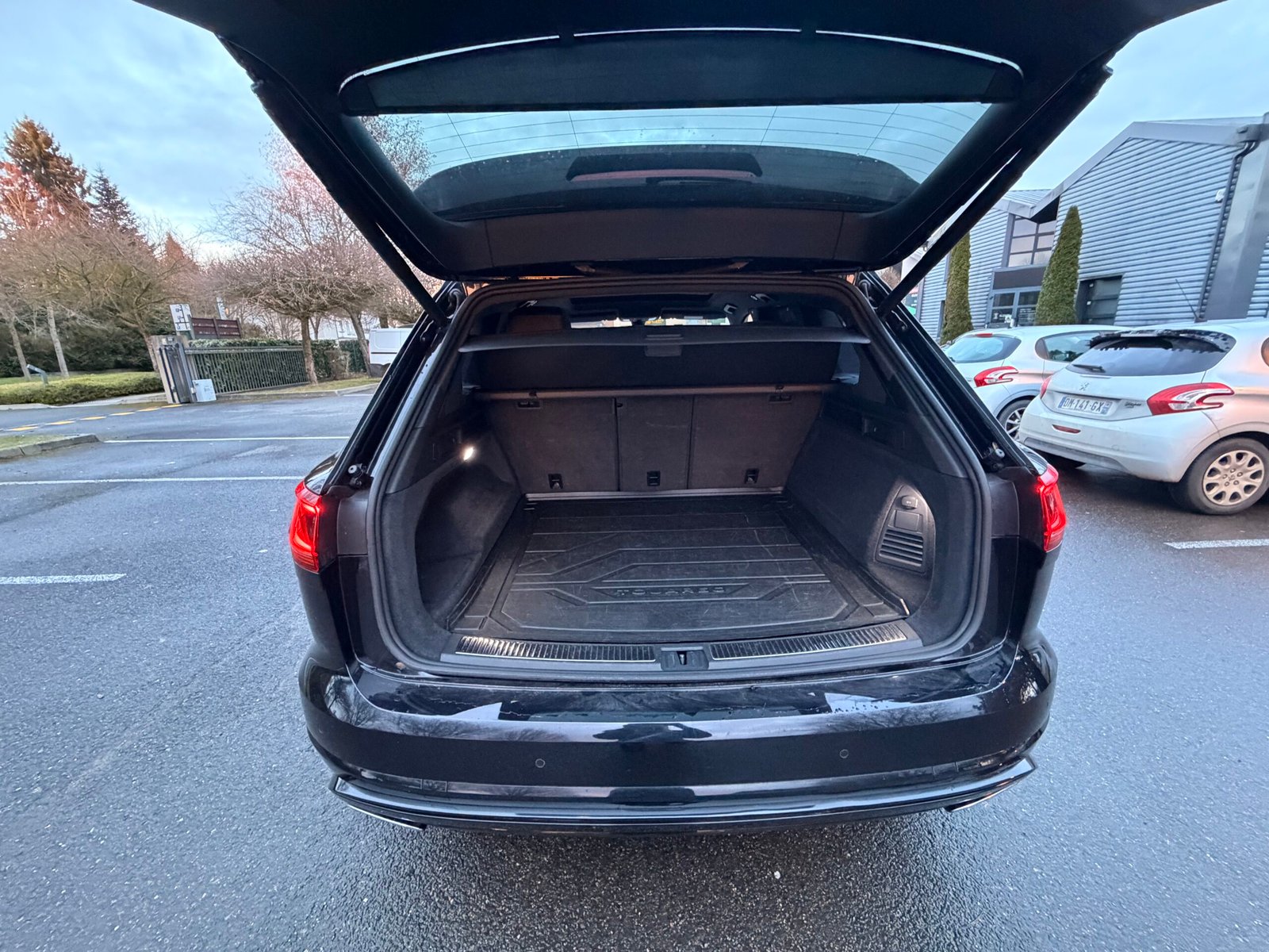 VOLKSWAGEN Touareg III 3.0 TDi V6 24V DPF Blue motion Tiptronic 286 cv Boîte auto R-line