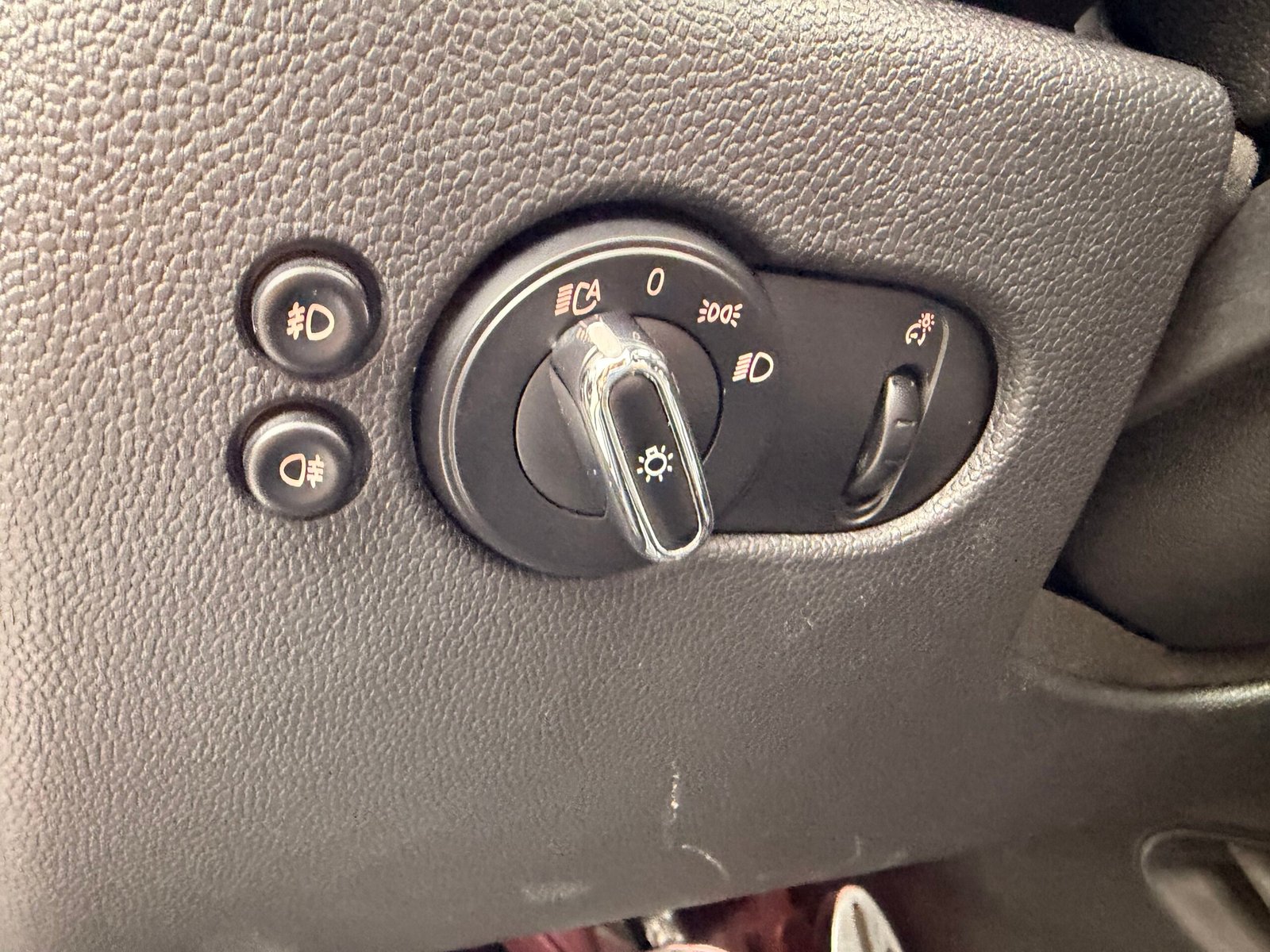 MINI MINI 3 (F55) 5 Portes Cooper SD 2.0 d 16V 170 cv Boîte auto