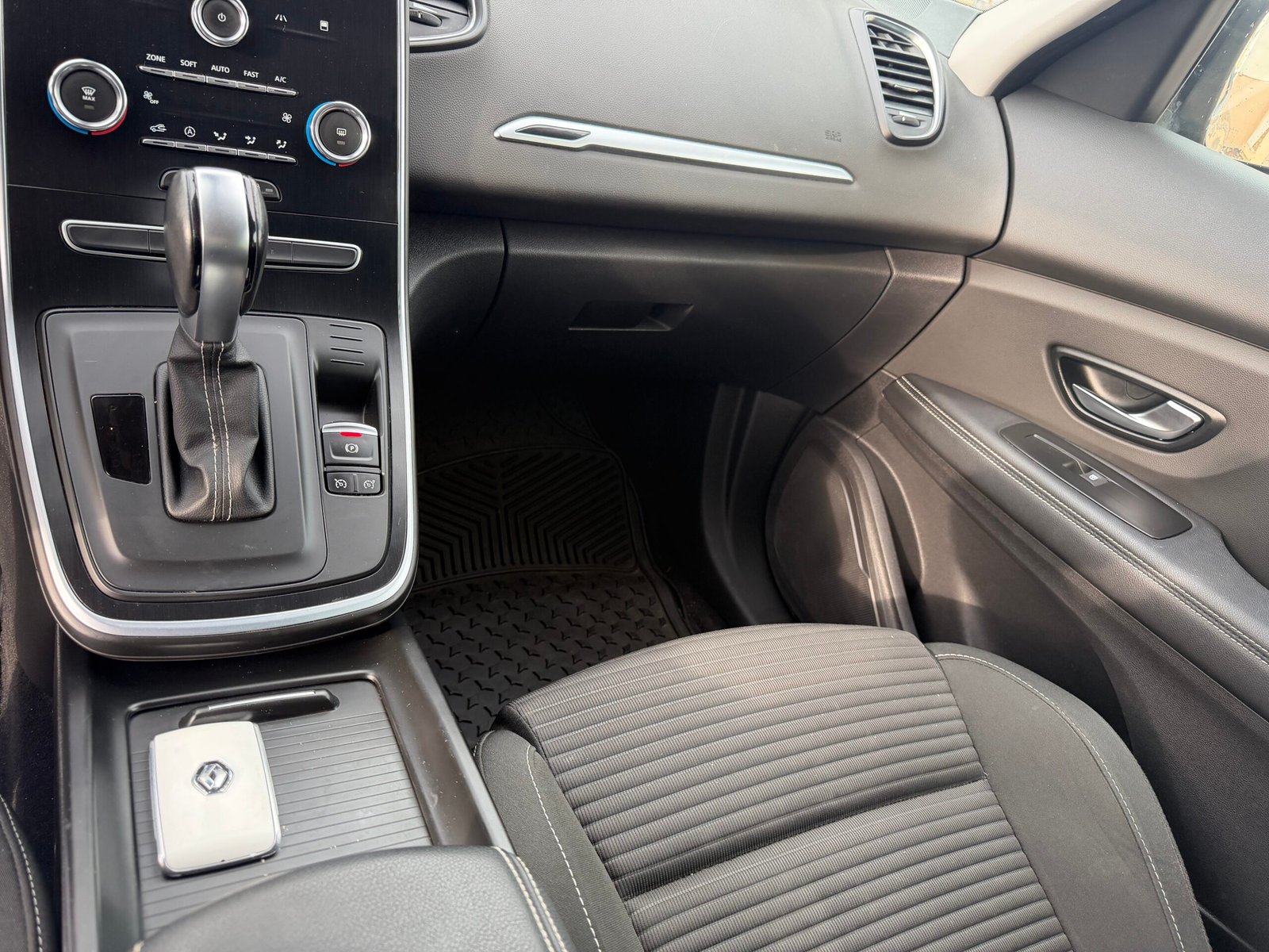 Renault Scenic 1,3tce 158ch INTENS automatique