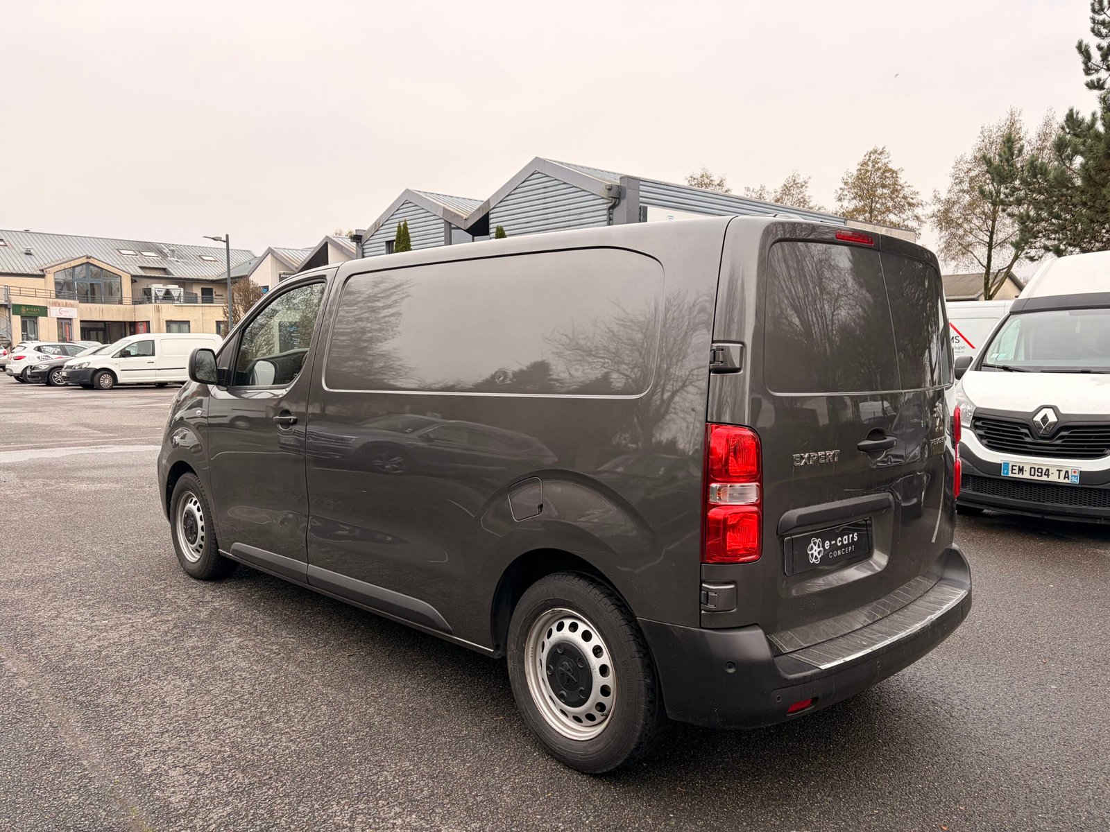 PEUGEOT Expert III VUL Standard 2.0 Blue HDi 16V Fourgon moyen EAT8 S&S 122 cv Boîte auto Asphalt