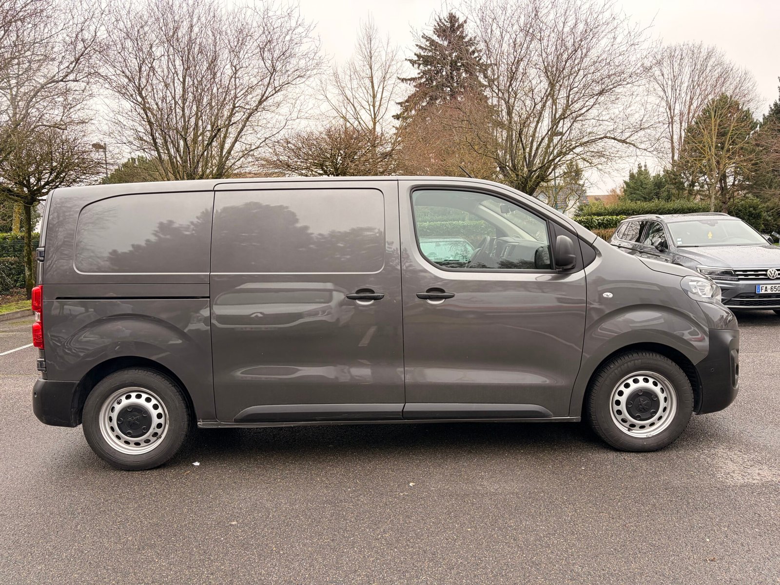 PEUGEOT Expert III VUL Standard 2.0 Blue HDi 16V Fourgon moyen EAT8 S&S 122 cv Boîte auto Asphalt