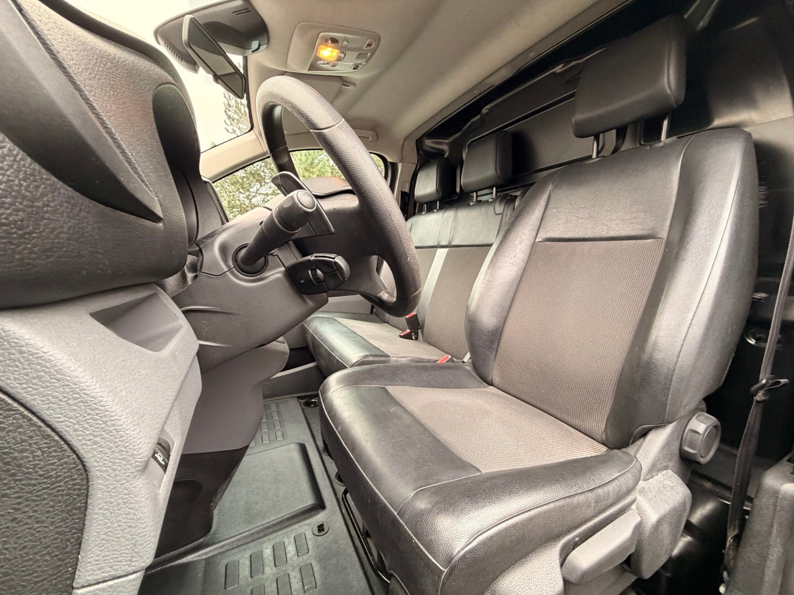 PEUGEOT Expert III VUL Standard 2.0 Blue HDi 16V Fourgon moyen EAT8 S&S 122 cv Boîte auto Asphalt