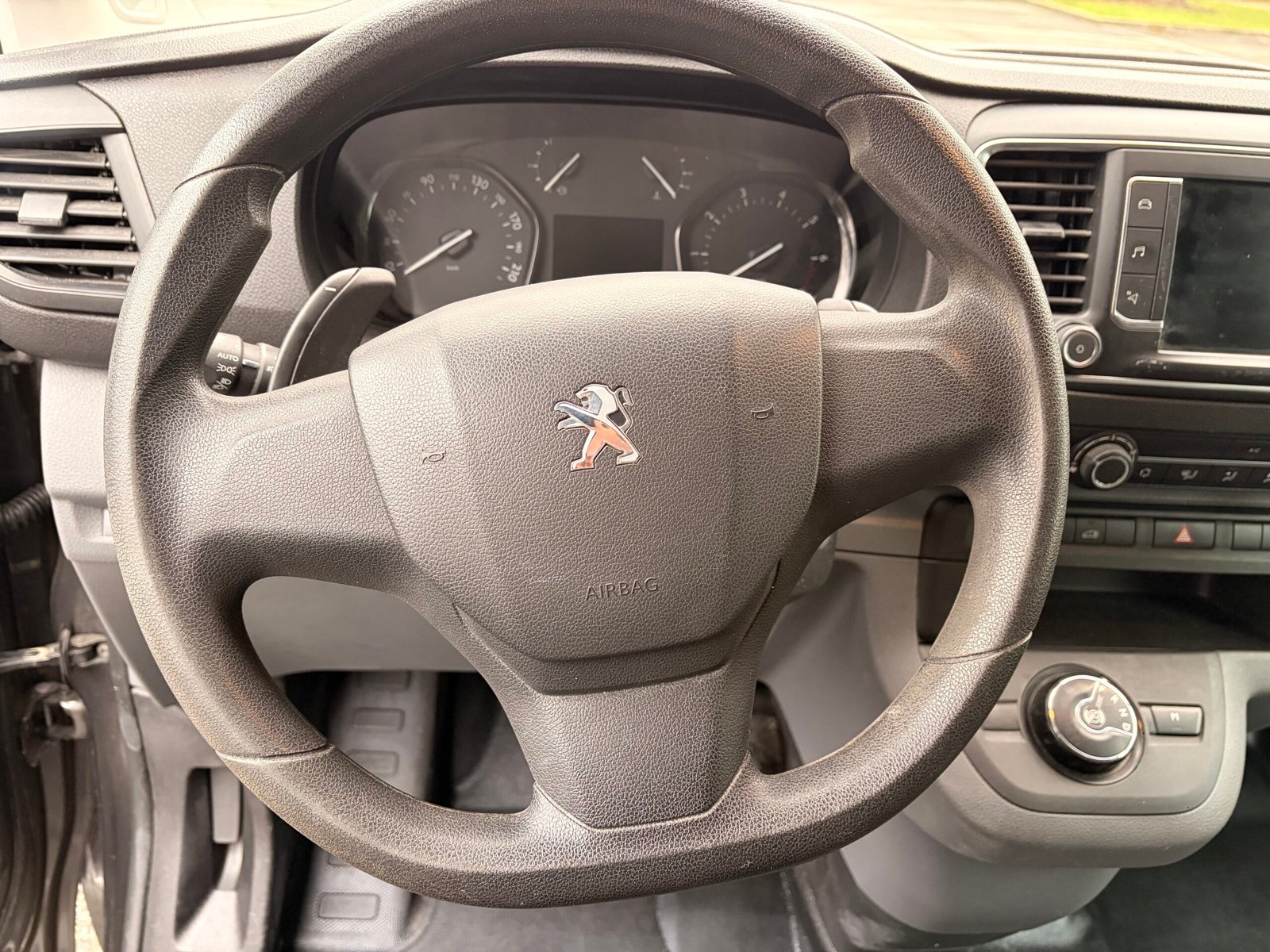 PEUGEOT Expert III VUL Standard 2.0 Blue HDi 16V Fourgon moyen EAT8 S&S 122 cv Boîte auto Asphalt