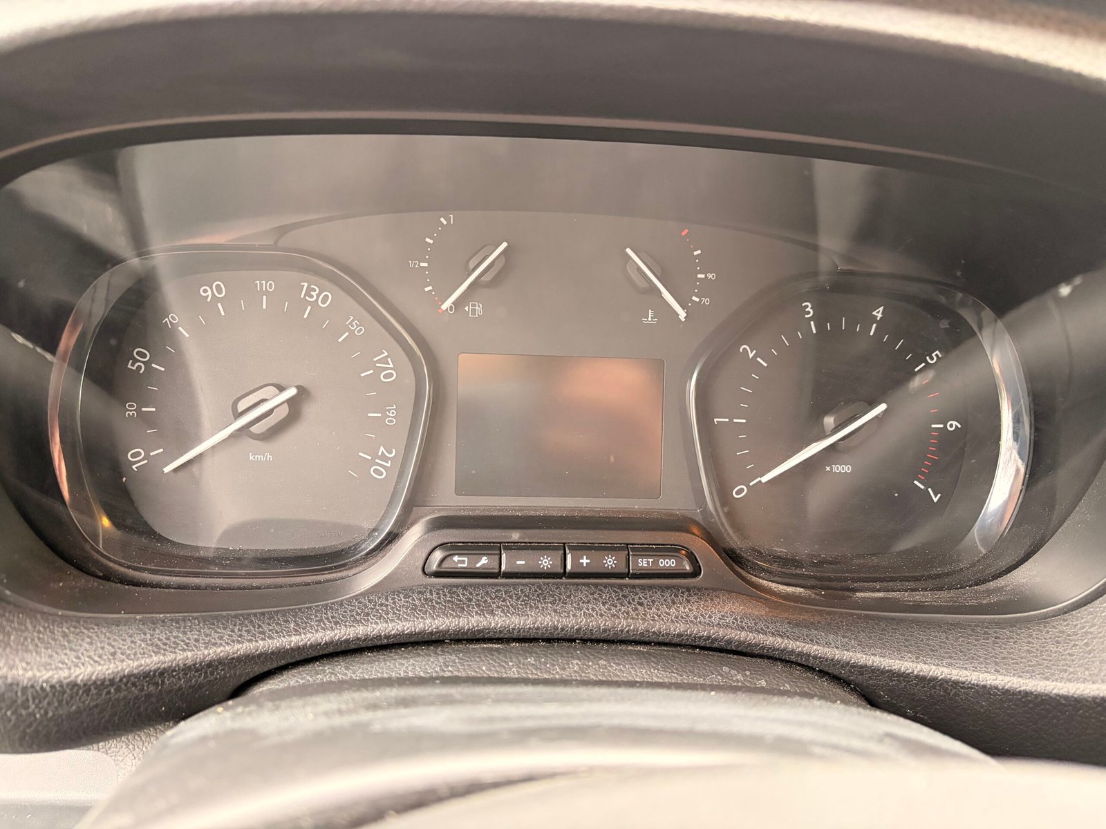 PEUGEOT Expert III VUL Standard 2.0 Blue HDi 16V Fourgon moyen EAT8 S&S 122 cv Boîte auto Asphalt