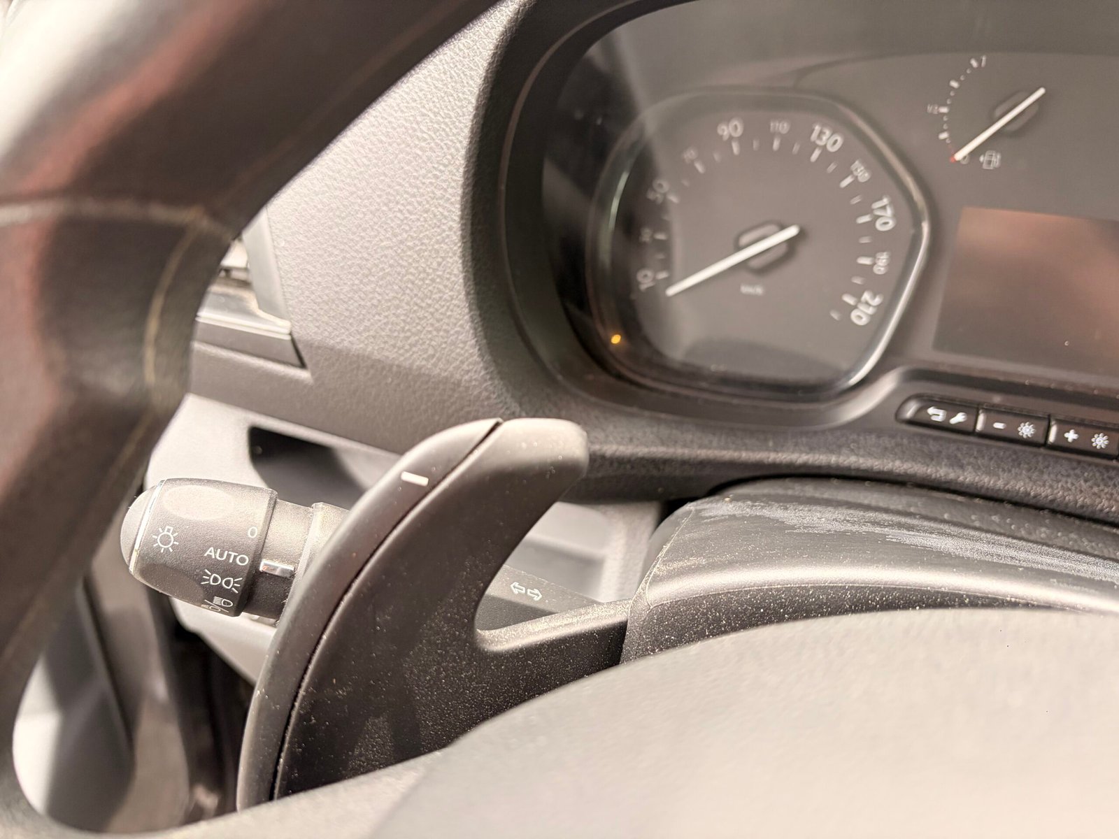 PEUGEOT Expert III VUL Standard 2.0 Blue HDi 16V Fourgon moyen EAT8 S&S 122 cv Boîte auto Asphalt