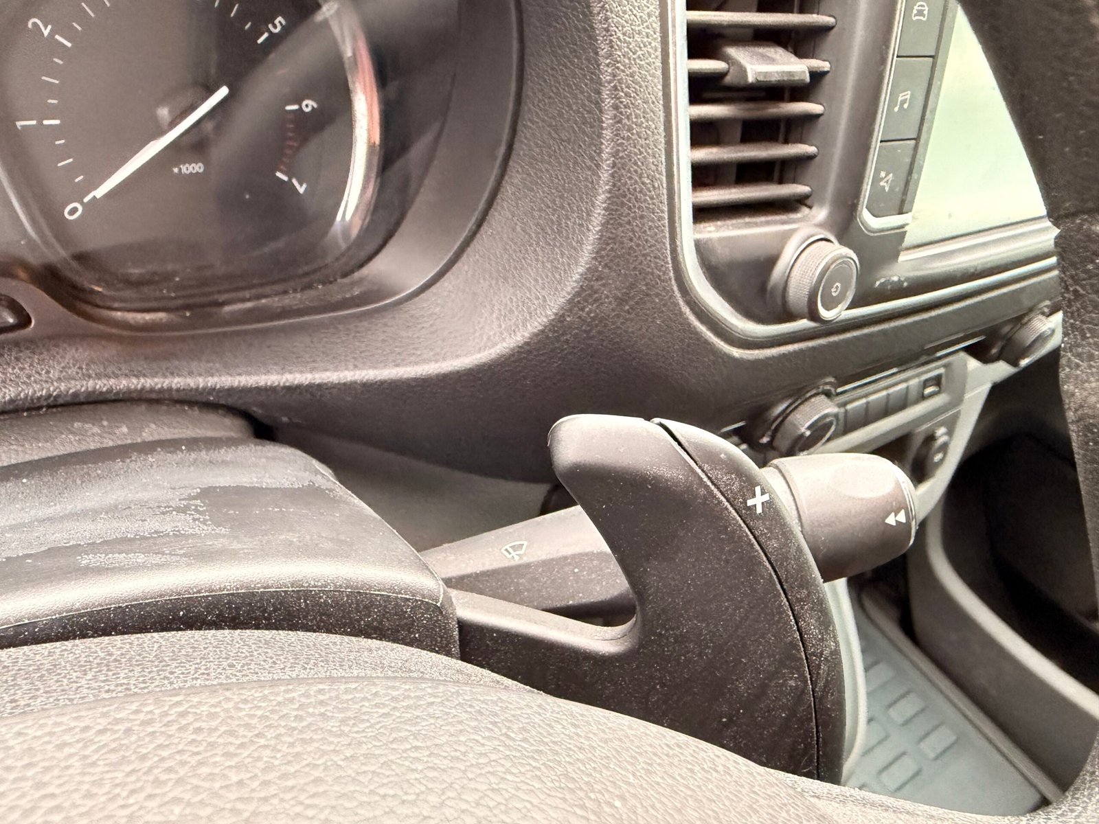 PEUGEOT Expert III VUL Standard 2.0 Blue HDi 16V Fourgon moyen EAT8 S&S 122 cv Boîte auto Asphalt