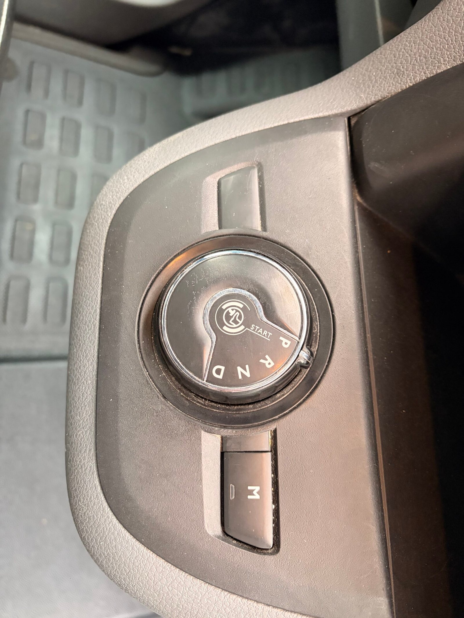 PEUGEOT Expert III VUL Standard 2.0 Blue HDi 16V Fourgon moyen EAT8 S&S 122 cv Boîte auto Asphalt