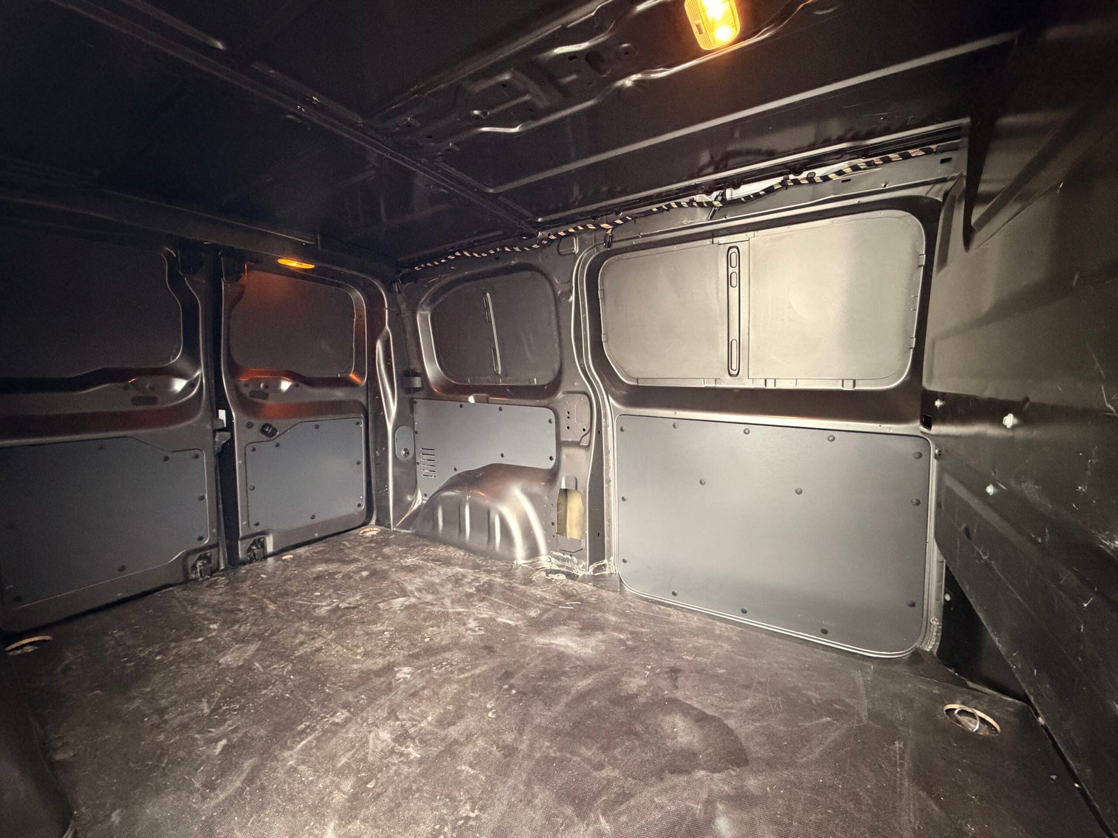 PEUGEOT Expert III VUL Standard 2.0 Blue HDi 16V Fourgon moyen EAT8 S&S 122 cv Boîte auto Asphalt