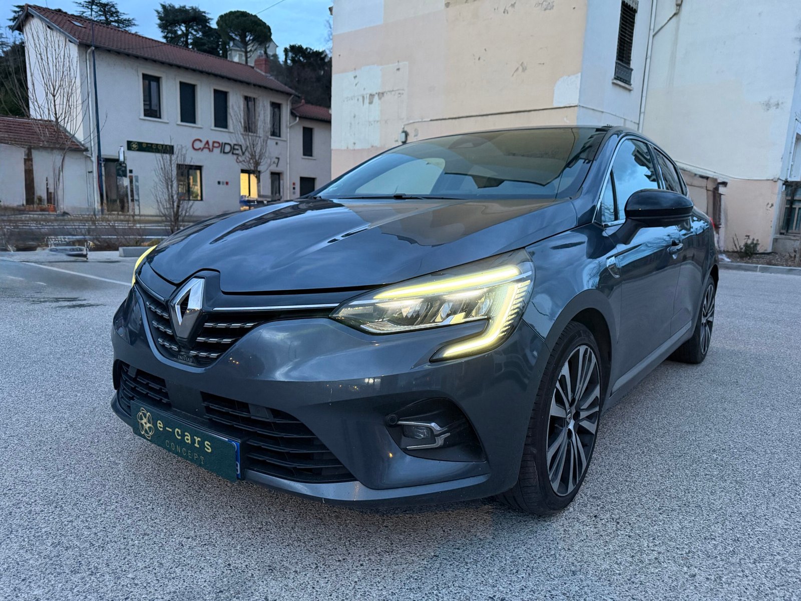 Renault Clio V INITIALE PARIS 1.0 tce 100ch