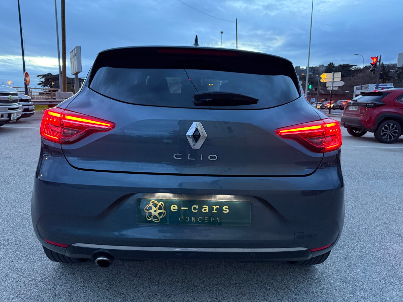 Renault Clio V INITIALE PARIS 1.0 tce 100ch