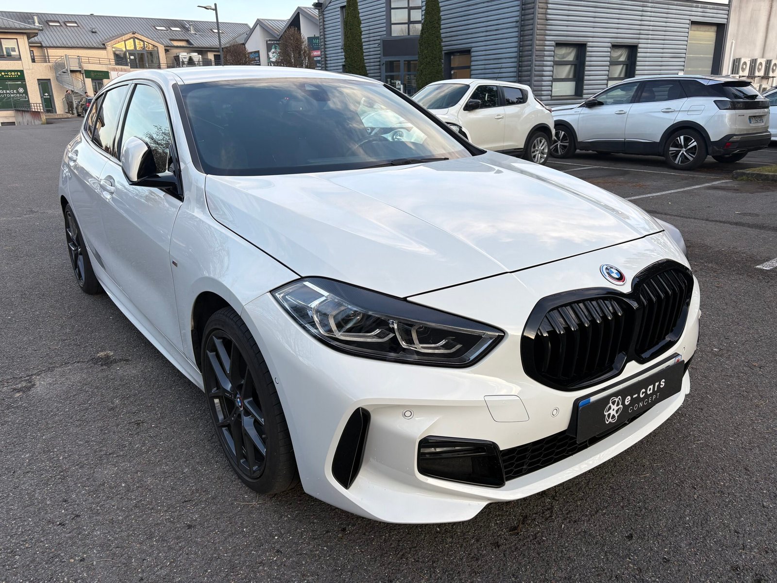 BMW Série 1 (F40) 120i 179ch « 50th Anniversary Edition »