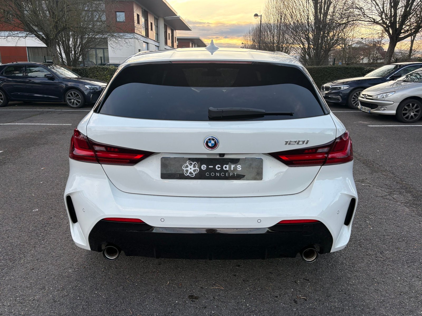 BMW Série 1 (F40) 120i 179ch « 50th Anniversary Edition »