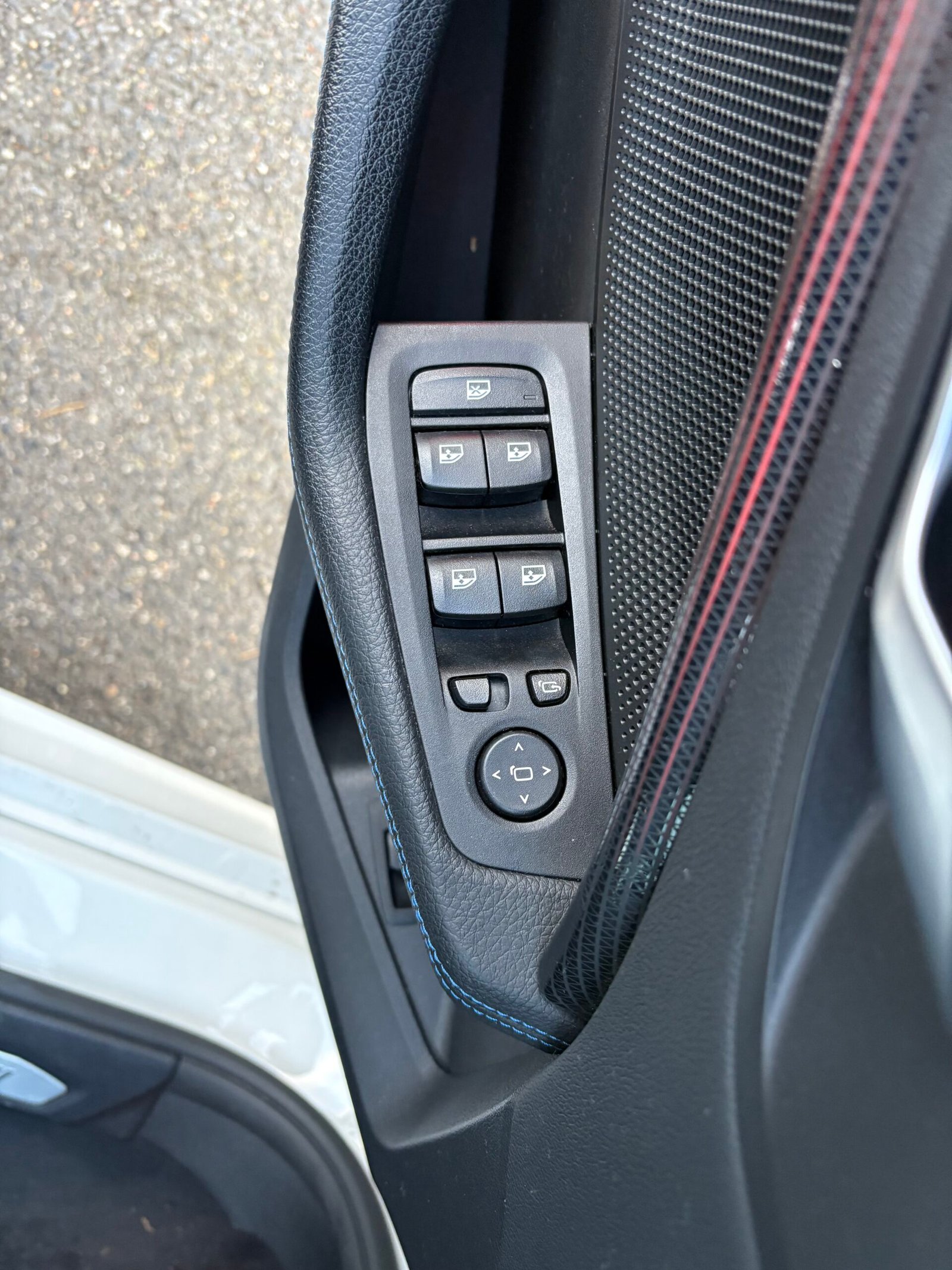 BMW Série 1 (F40) 120i 179ch « 50th Anniversary Edition »