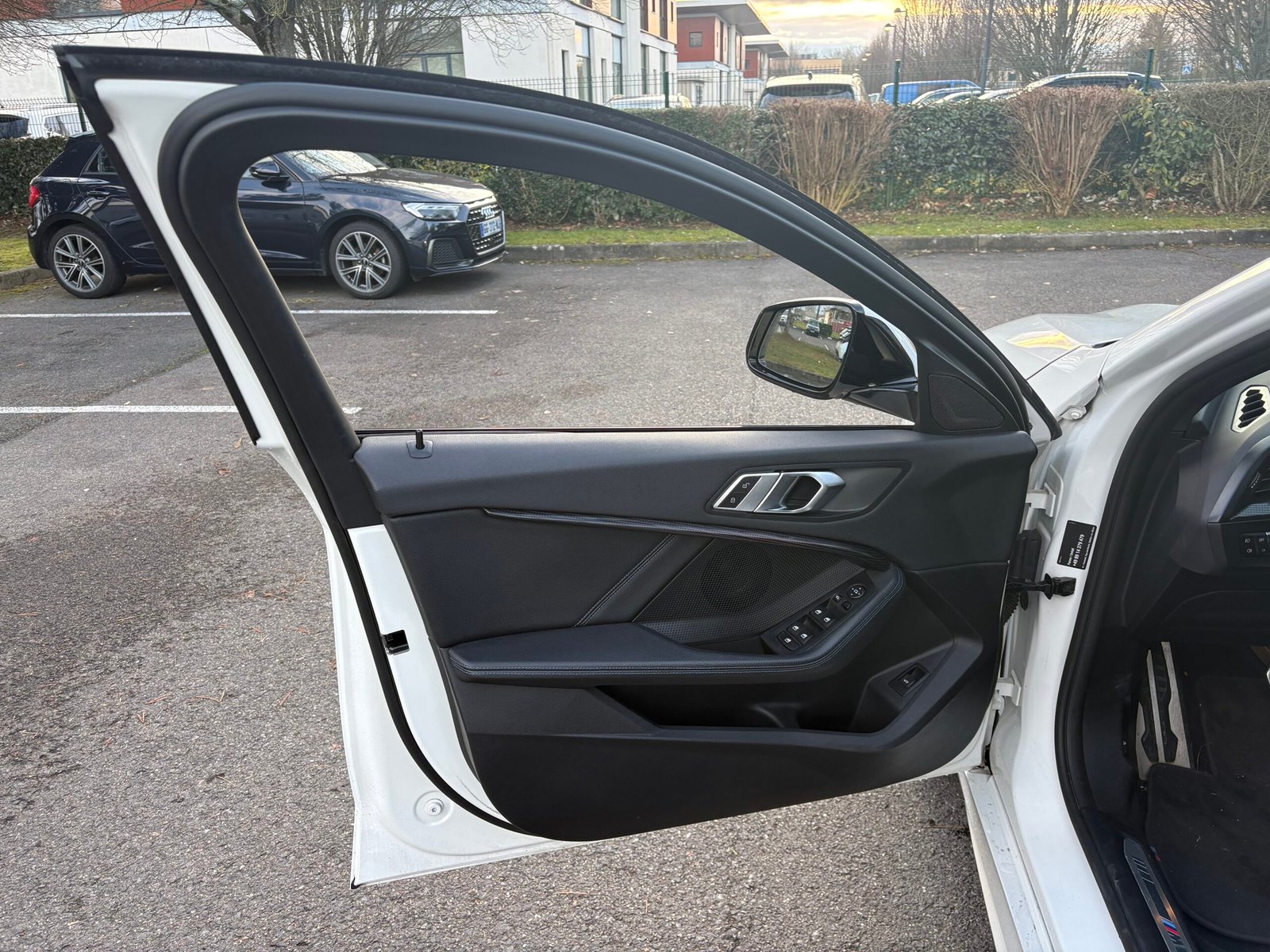 BMW Série 1 (F40) 120i 179ch « 50th Anniversary Edition »