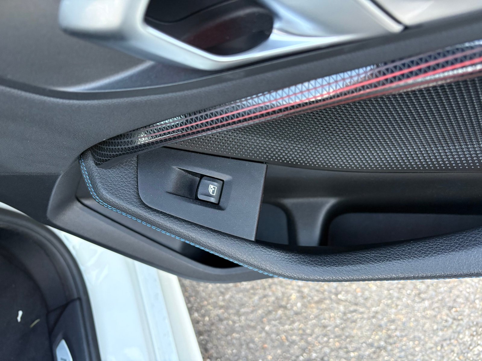 BMW Série 1 (F40) 120i 179ch « 50th Anniversary Edition »