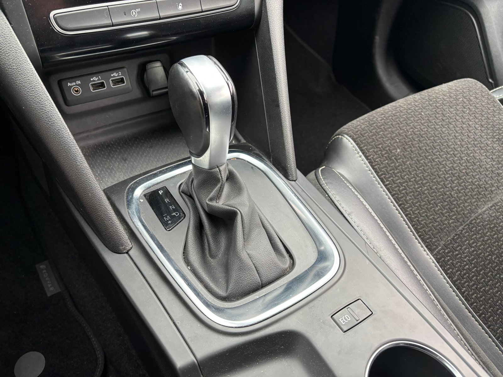 RENAULT Mégane IV Phase 2 Hatchback 1.5 Blue dCi EDC7 115 cv