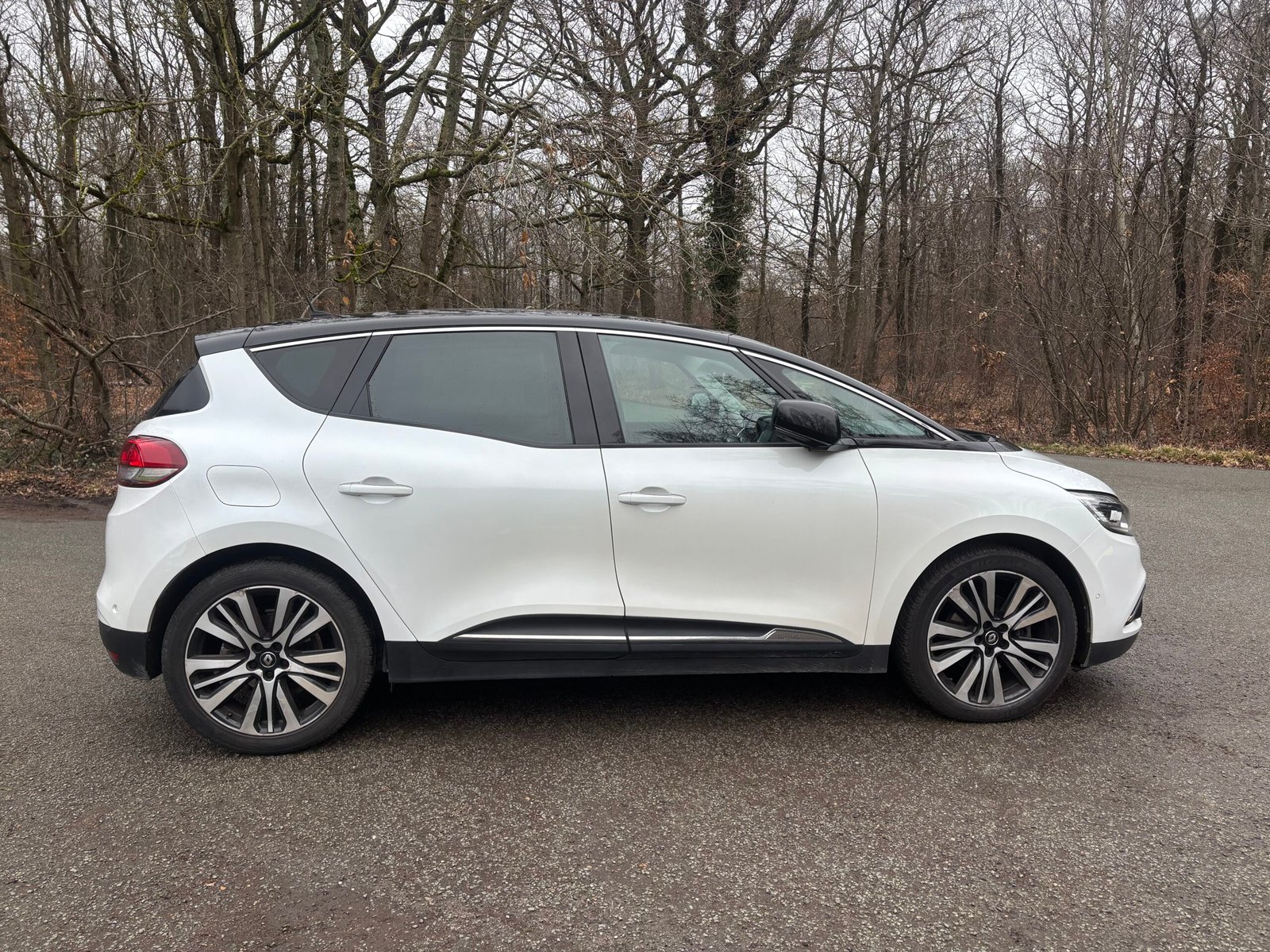 RENAULT Scénic IV 1.6 dCi EDC6 161 cv INITIALE PARIS