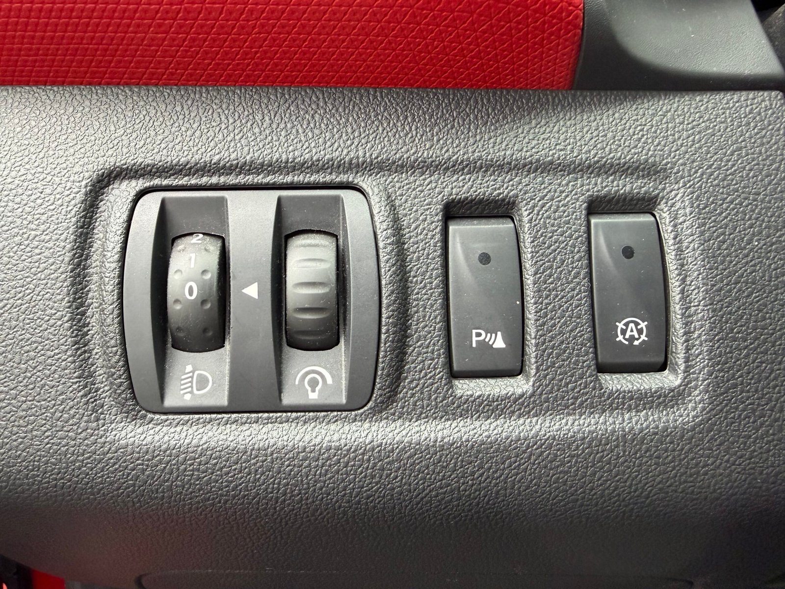 RENAULT Clio IV 5 Portes 1.2 TCe 118 cv Boîte auto INTENS