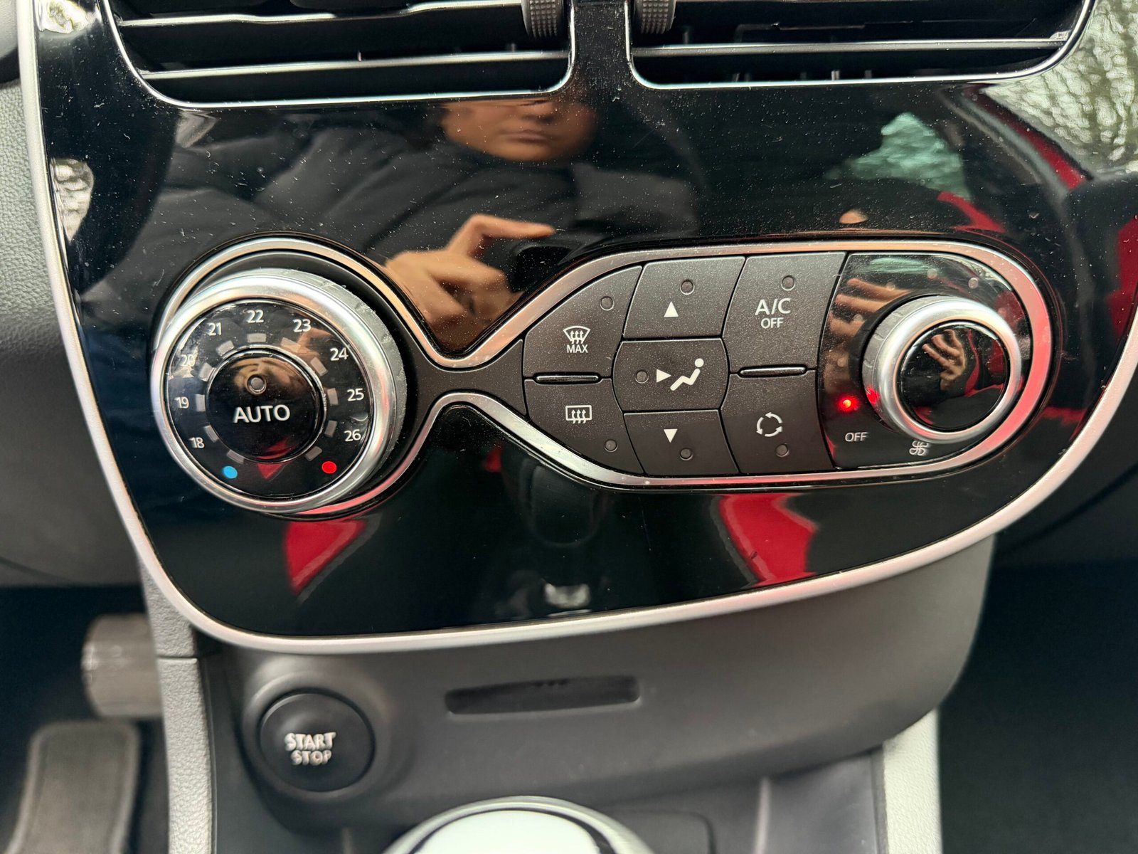 RENAULT Clio IV 5 Portes 1.2 TCe 118 cv Boîte auto INTENS