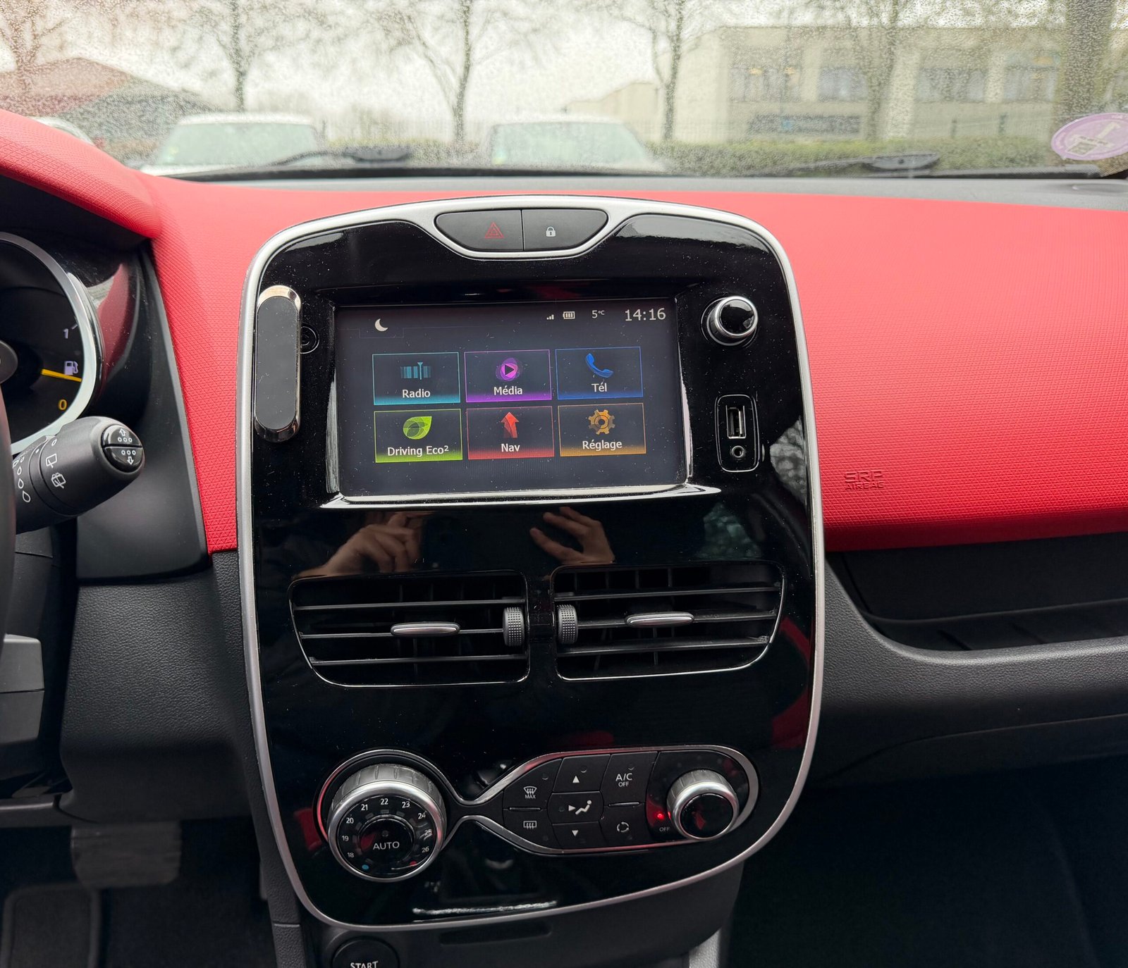 RENAULT Clio IV 5 Portes 1.2 TCe 118 cv Boîte auto INTENS